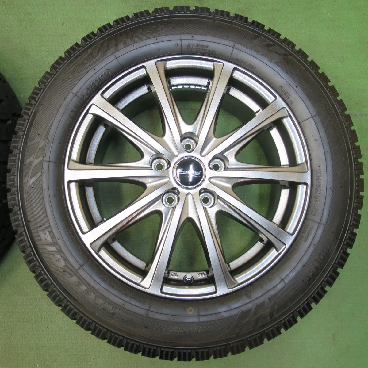 超バリ溝！21年！キレイ！ほぼ10分★スタッドレス 205/65R16 トーヨー オブザーブ ガリット GIZ EuroSpeed MANARAY SPORT ユーロスピード 16インチ PCD114.3/5H★5112813イス