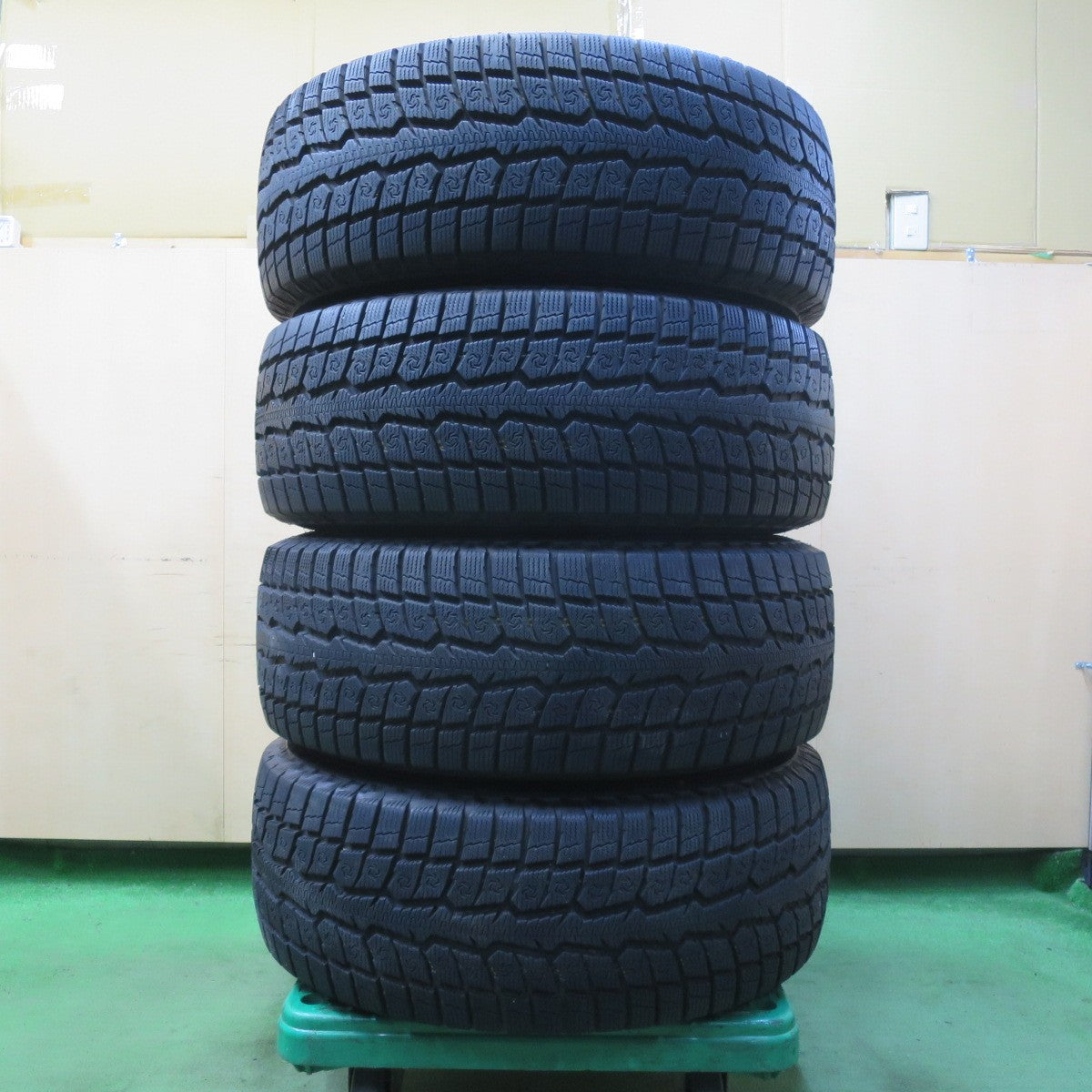 バリ溝！22年！キレイ！9.5分★スタッドレス MAD CROSS MC-76 265/65R17 トーヨー オブザーブ GSi-6 LS マッドクロス 17インチ PCD139.7/6H★5051901イス