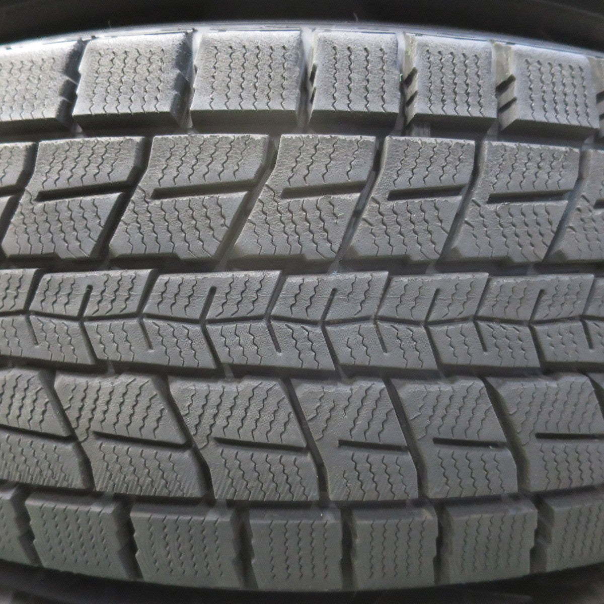 バリ溝！23年！キレイ！9.5分★スタッドレス 265/65R18 ダンロップ ウインターマックス SJ8+ BAREROCK BISON ベアロック バイソン 18インチ PCD139.7/6H★5110305イス