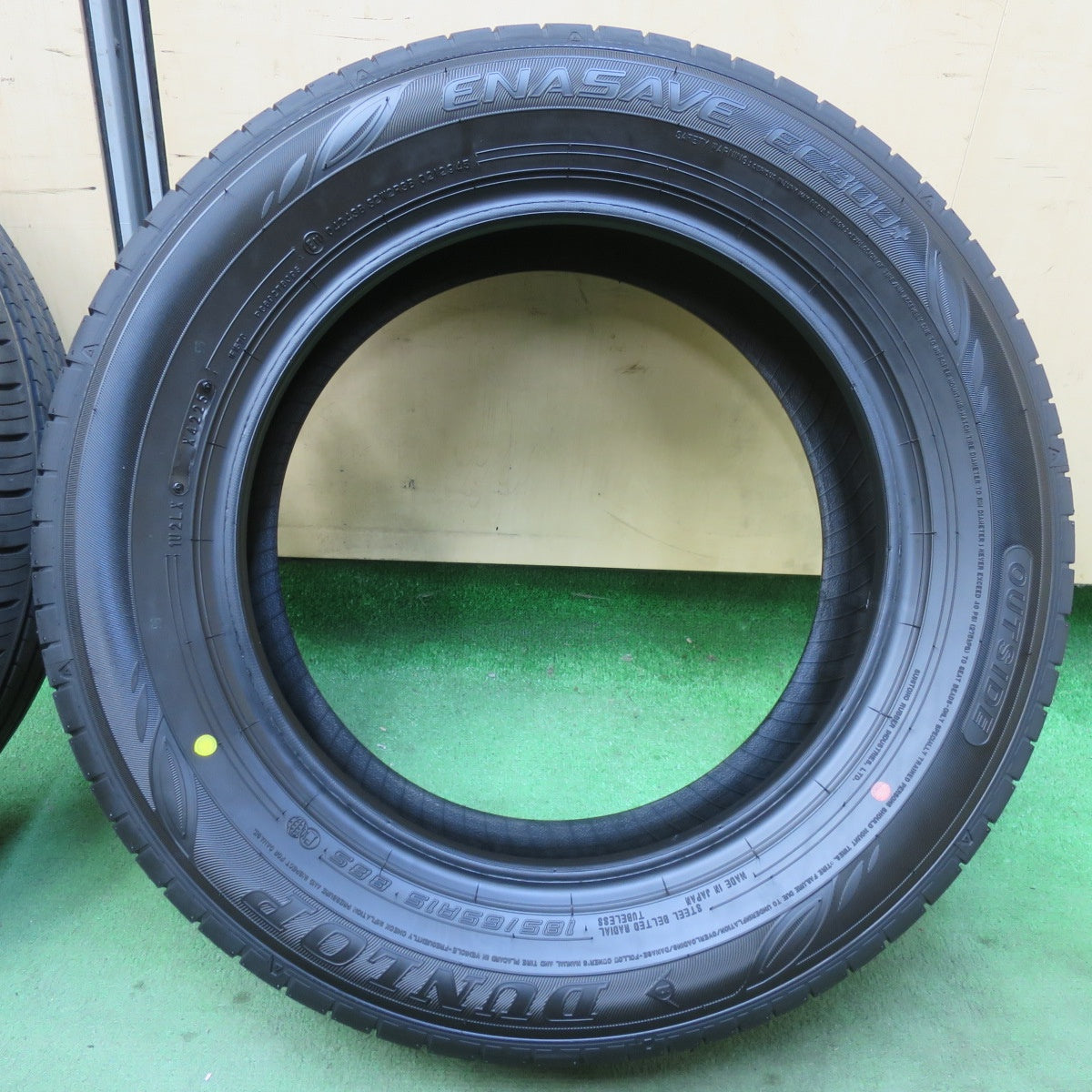 新車外し！25年★185/65R15 ダンロップ エナセーブ EC300+ タイヤ 15インチ アクア フィールダー フリード ノート bB 等★5120602イノタ