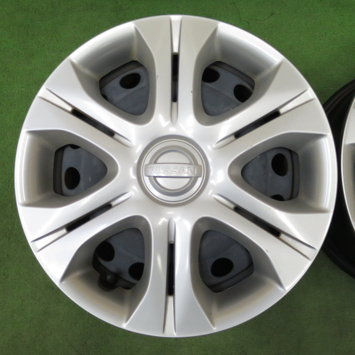 キレイ！付属品付き◎日産 E12 ノート 純正 スチール ホイール 14インチ 14×5.5J PCD100/4H◎6102003NGホ