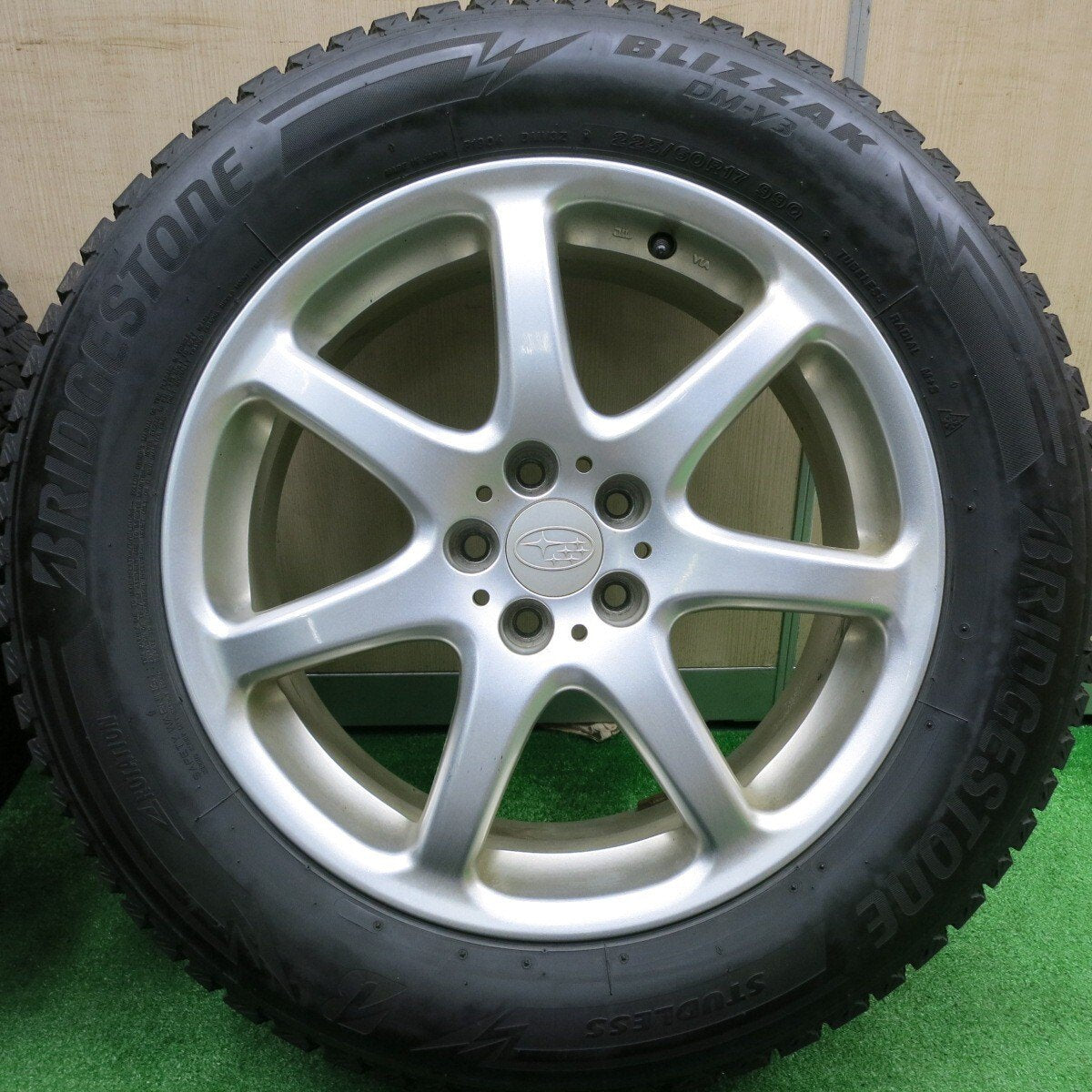 バリ溝！20年！8.5分★スバル フォレスター 等 純正 OP Kalink 225/60R17 スタッドレス ブリヂストン ブリザック DM-V3 PCD100/5H★4101002HAス