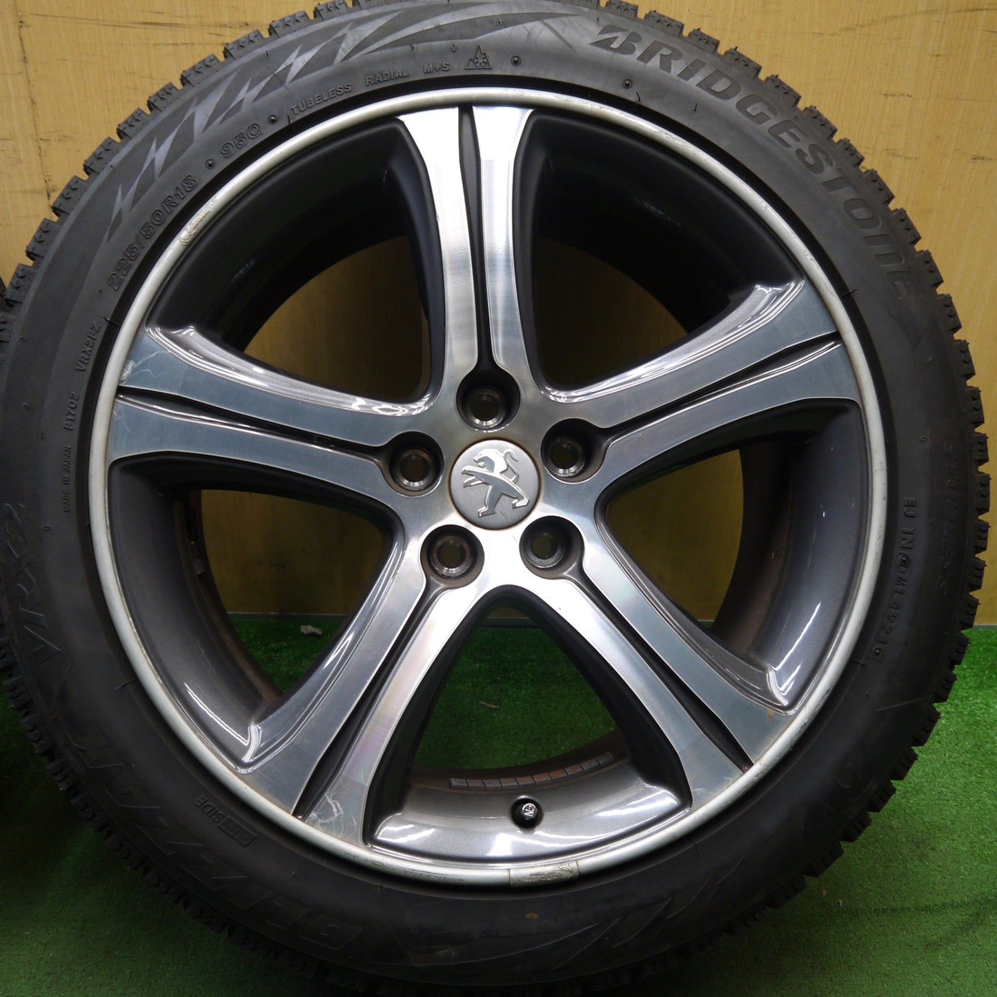 バリ溝！21年！9.5分★プジョー 508 SW 純正 225/50R18 スタッドレス ブリヂストン ブリザック VRX2 18インチ PCD108/5H★5100303Hス