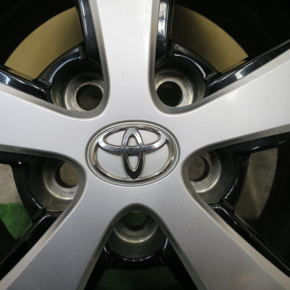 4本価格★トヨタ 30系 プリウス 純正 ホイール 15インチ 15×6J PCD100/5H★6052904NGホ