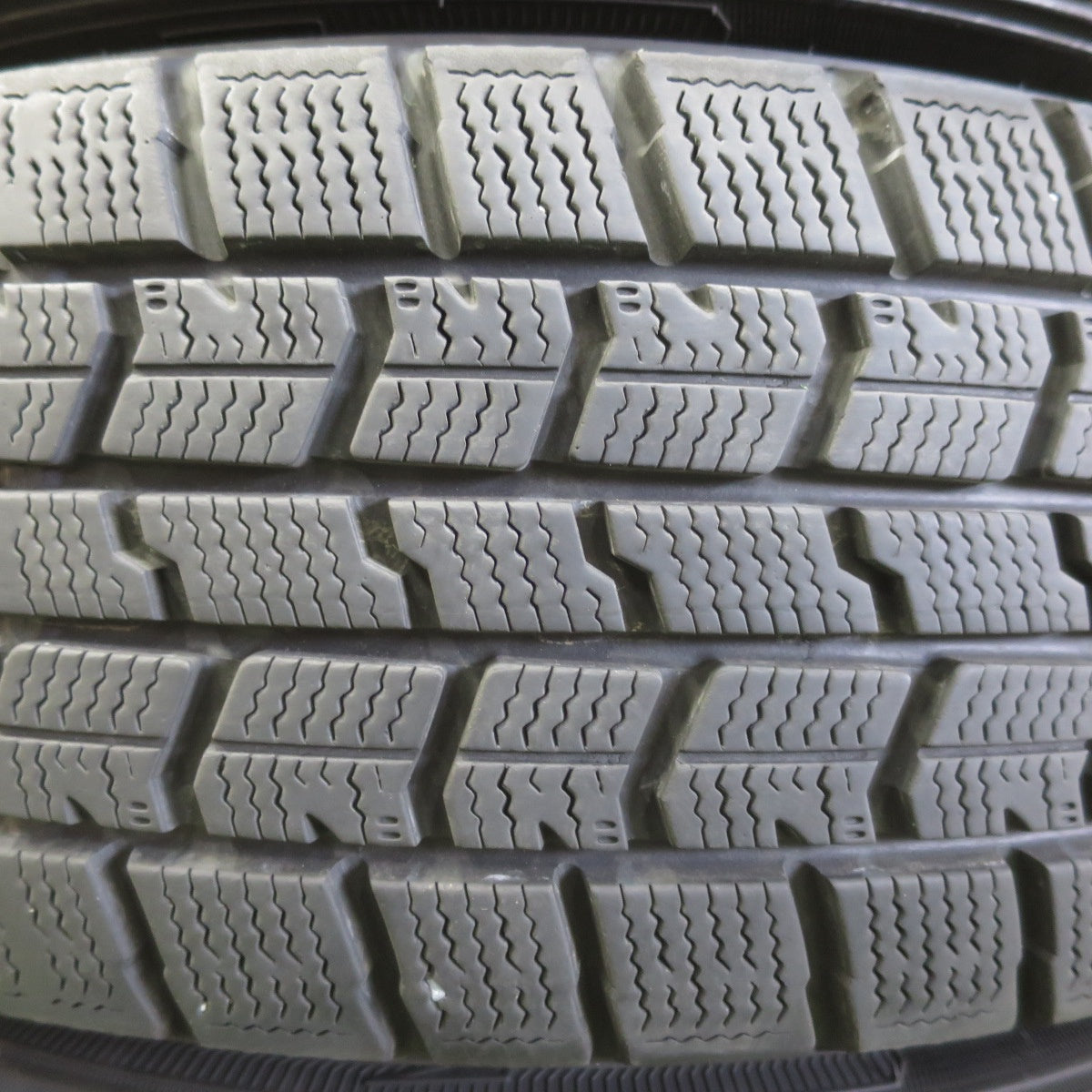 バリ溝！キレイ！9分★シエンタ 等 185/60R15 スタッドレス グッドイヤー アイスナビ7 ravrion RS01 ラブリオン 15インチ PCD100/5H★5050511イス