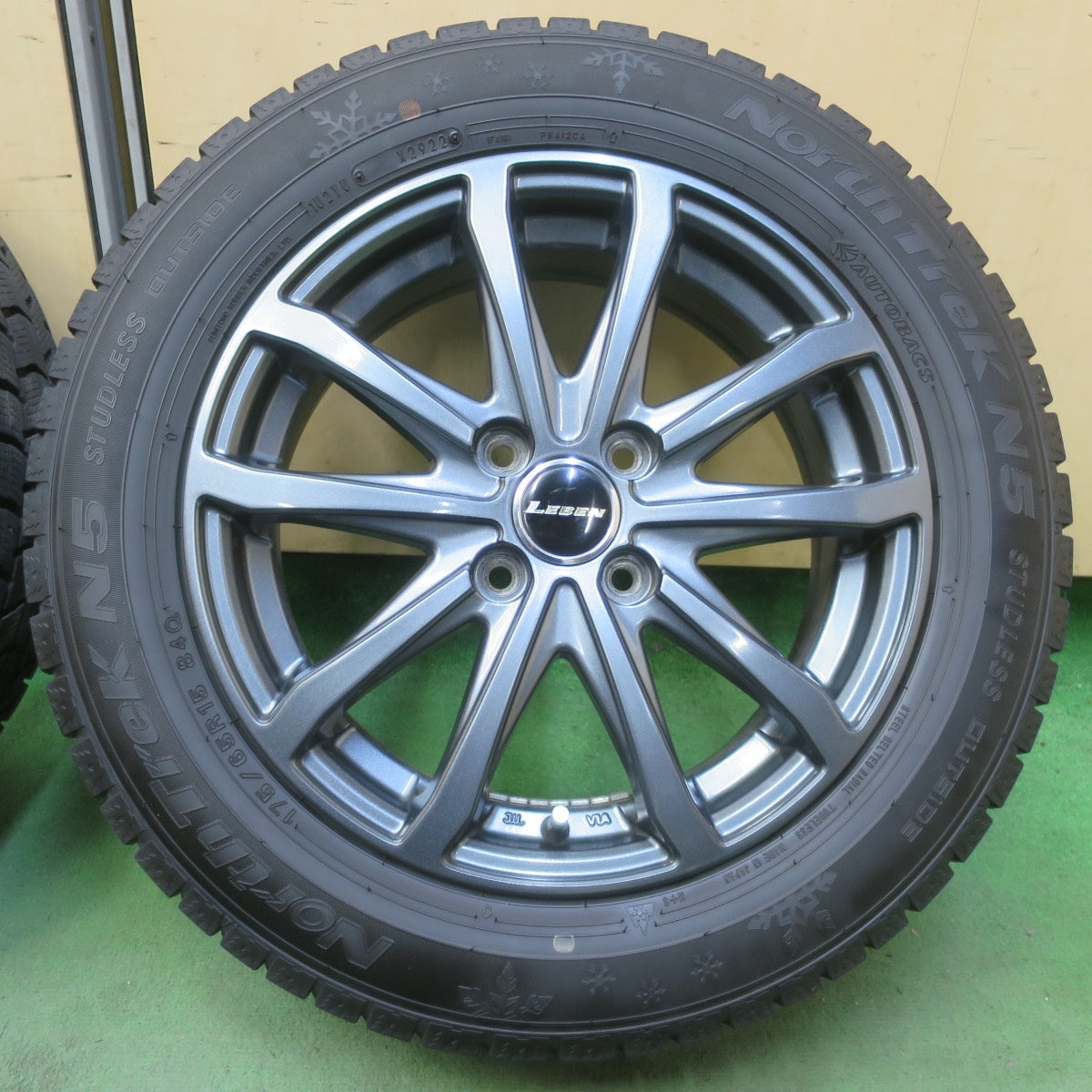 バリ溝！22年！キレイ！9.5分◎スタッドレス 175/65R15 オートバックス ノーストレック N5 LEBEN レーベン 15インチ PCD100/4H◎6072308イス