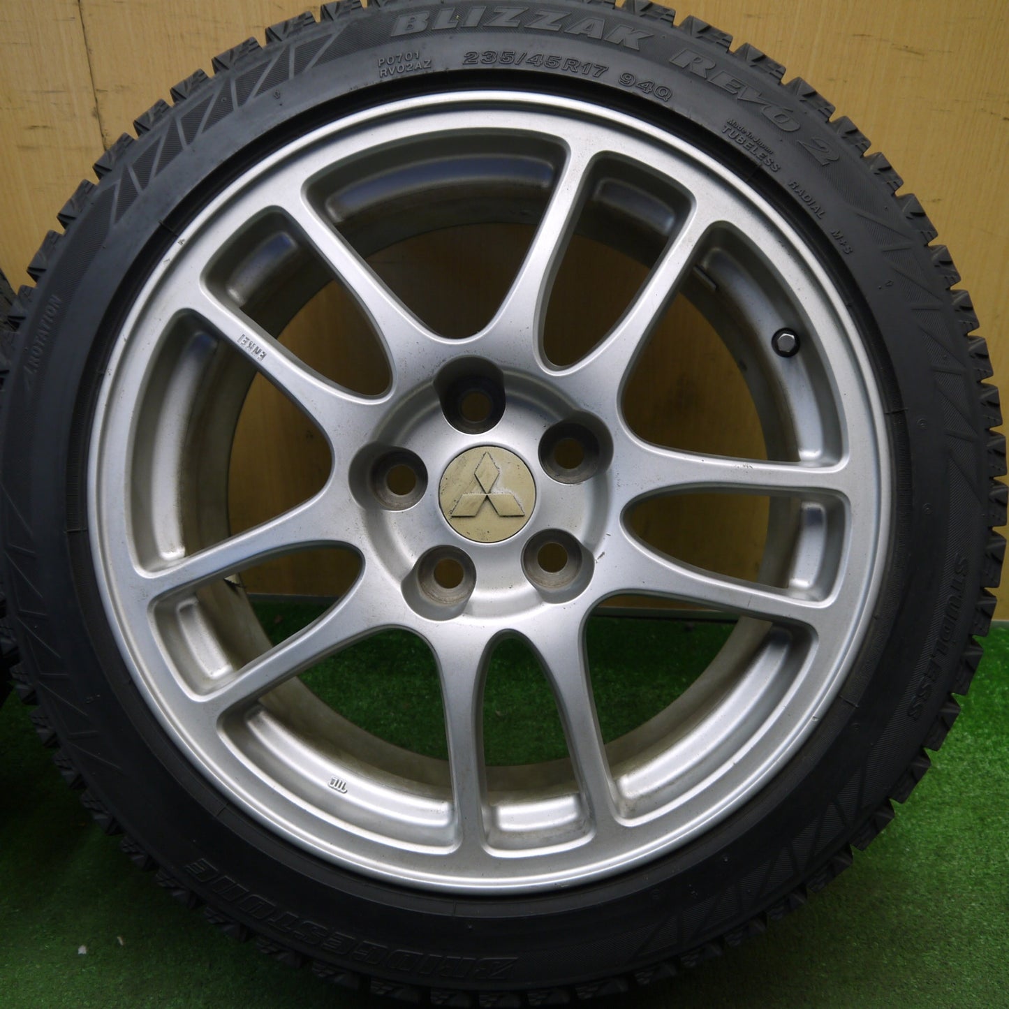 バリ溝！9分★三菱 ランエボ 9 純正 235/45R17 スタッドレス ブリヂストン ブリザック REVO2 17インチ PCD114.3/5H★6031102Hス