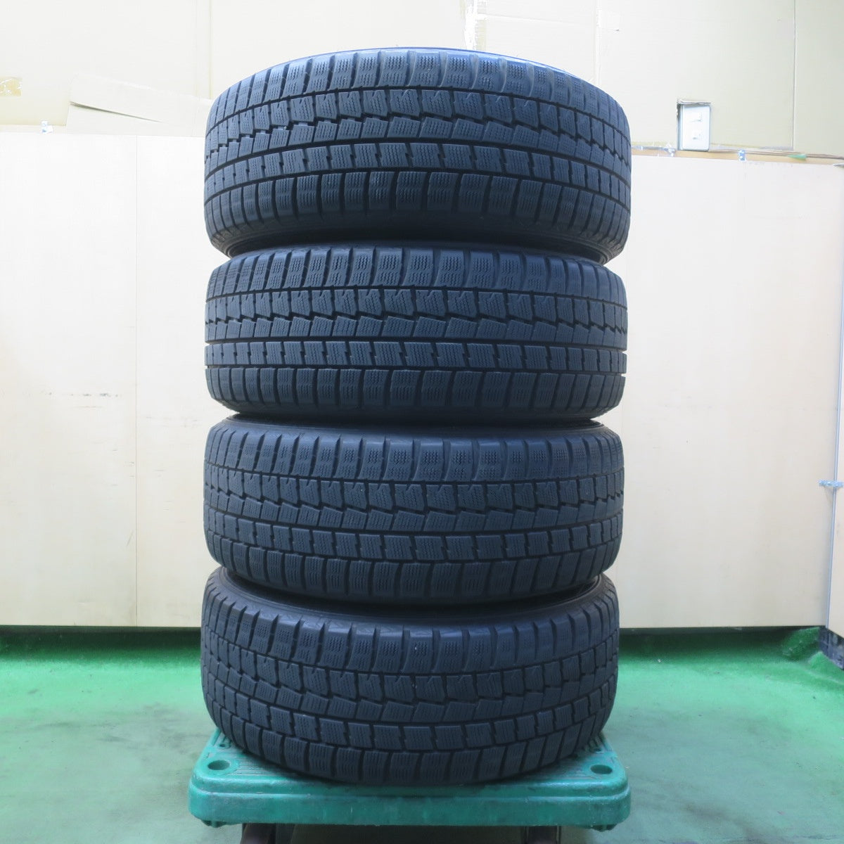 バリ溝！キレイ！8.5分★BMW 等 EUROBAHN SPORTECHNIC 225/50R17 スタッドレス ダンロップ ウインターマックス WM01 スポーツテクニック 17インチ PCD120/5H★6043015イス
