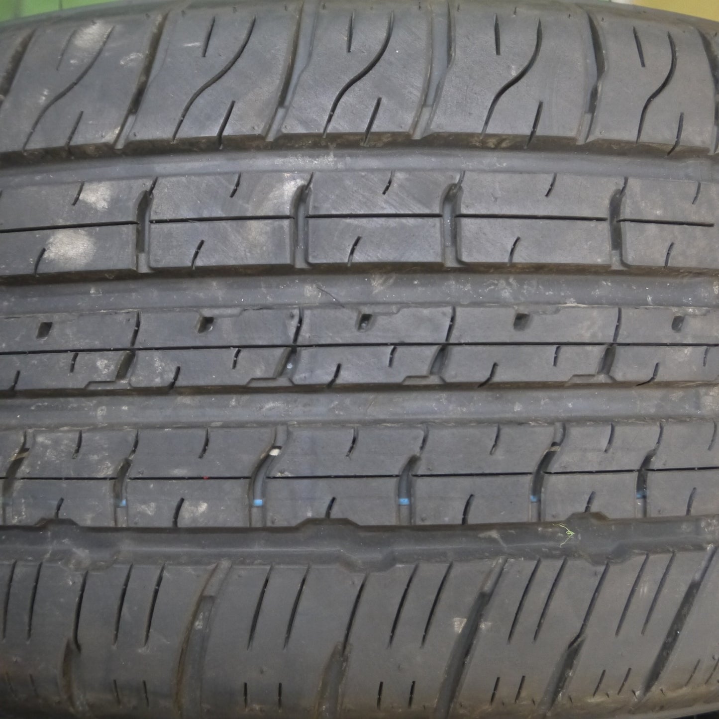 *送料無料* 新車外し！23年★265/55R20 ダンロップ グラントレック PT5A タイヤ 20インチ ランクル 300 レクサス LX600 等★4032513Hノタ