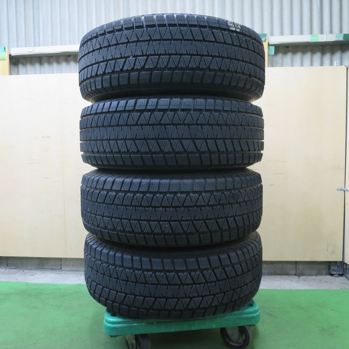 バリ溝！23年！9.5分★トヨタ ハイラックス サーフ 純正 265/70R16 スタッドレス ブリヂストン ブリザック DM-V3 16インチ PCD139.7/6H★6042902ナス