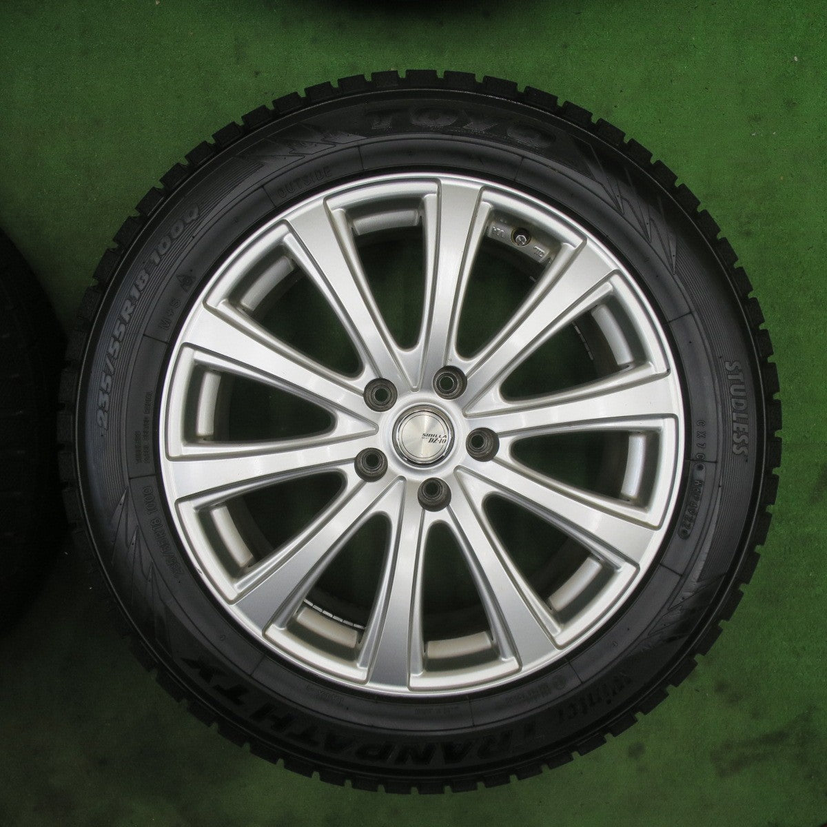 超バリ溝！22年！キレイ！9.5分以上★スタッドレス 235/55R18 トーヨー ウインター トランパス TX SIBILLA NEXT DZ-10 シビラ 18インチ PCD114.3/5H★5112104TTス