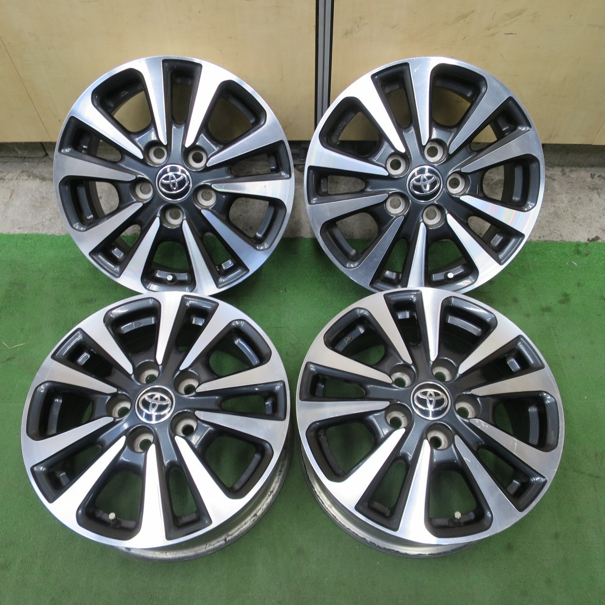 4本価格◎トヨタ 80系 エスクァイア 純正 ホイール 15インチ 15×6J PCD114.3/5H◎6081204NGホ