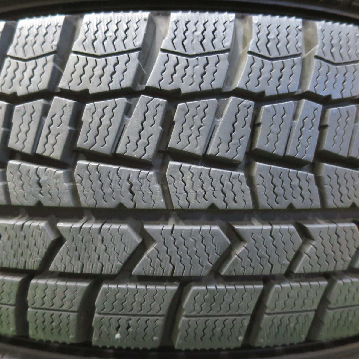 バリ溝！22年！9.5分以上★スタッドレス 165/60R15 ダンロップ ウインターマックス WM02 JOKER ジョーカー 15インチ ハスラー ソリオ 等 PCD100/4H★6021311イス