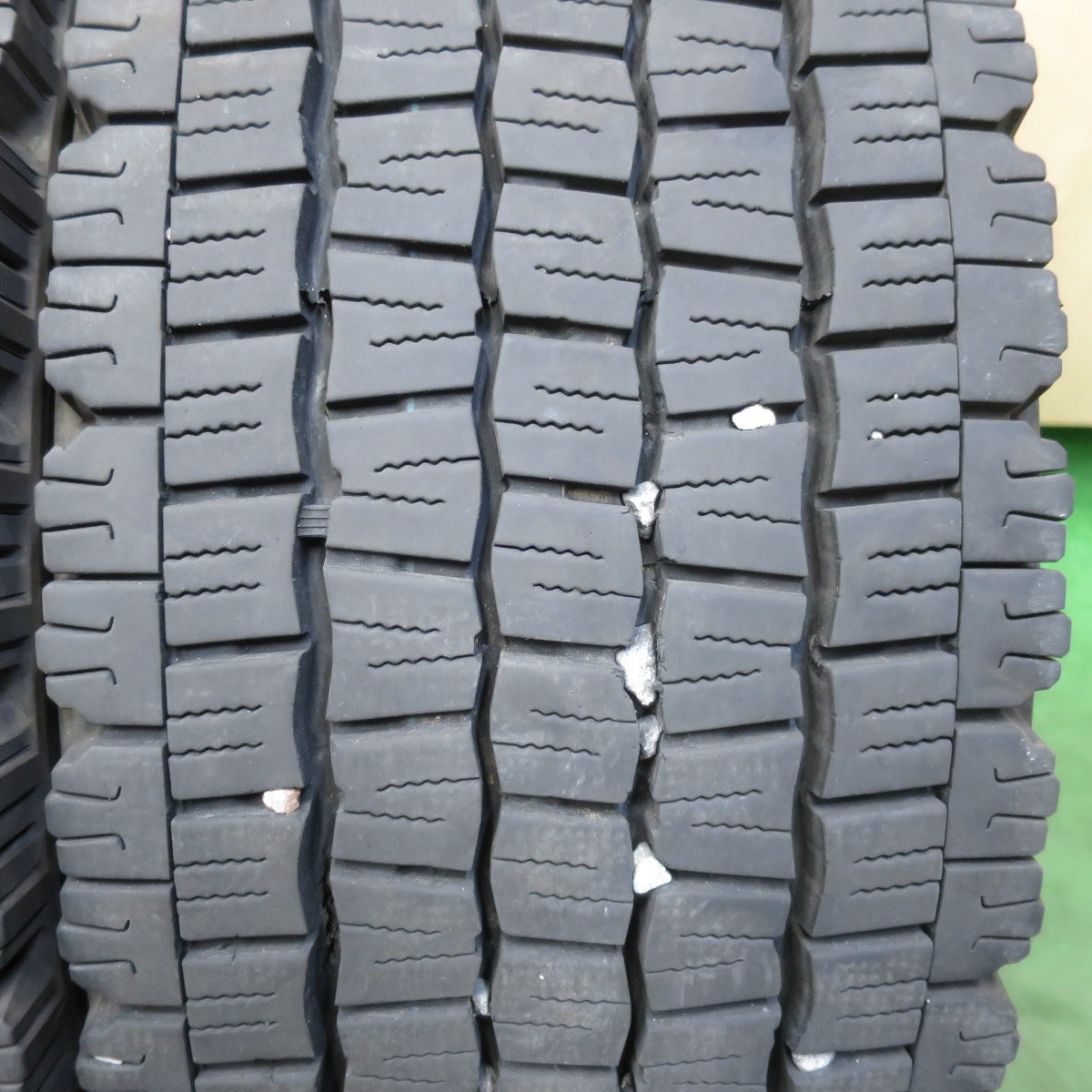 2本価格！24年★トラック タイヤ 245/70R19.5 136/134J スタッドレス ダンロップ デクテス SP081 DECTES 19.5インチ★5103115イスタ