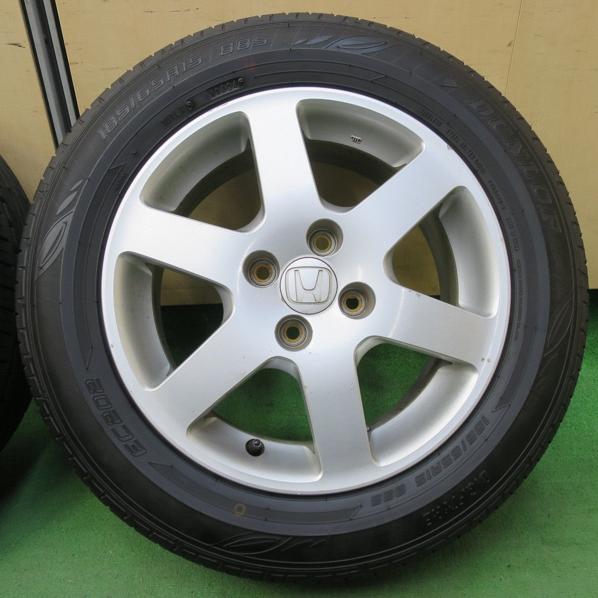 バリ溝！24年！ほぼ10分★ホンダ フィット 純正 185/65R15 ダンロップ EC202 15インチ PCD100/4H★5051715イノ