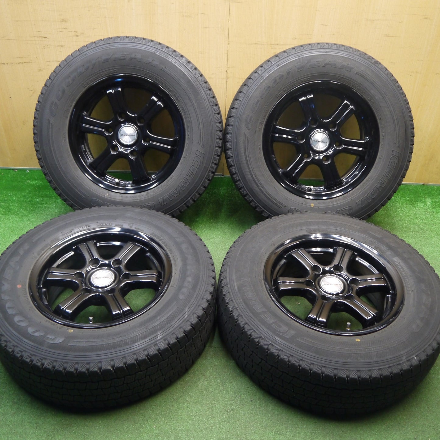 キレイ★スタッドレス 195/80R15 107/105L グッドイヤー アイスナビ CARGO Maestranza マエストランサ カーゴ 15インチ PCD139.7/6H★6012809Hス