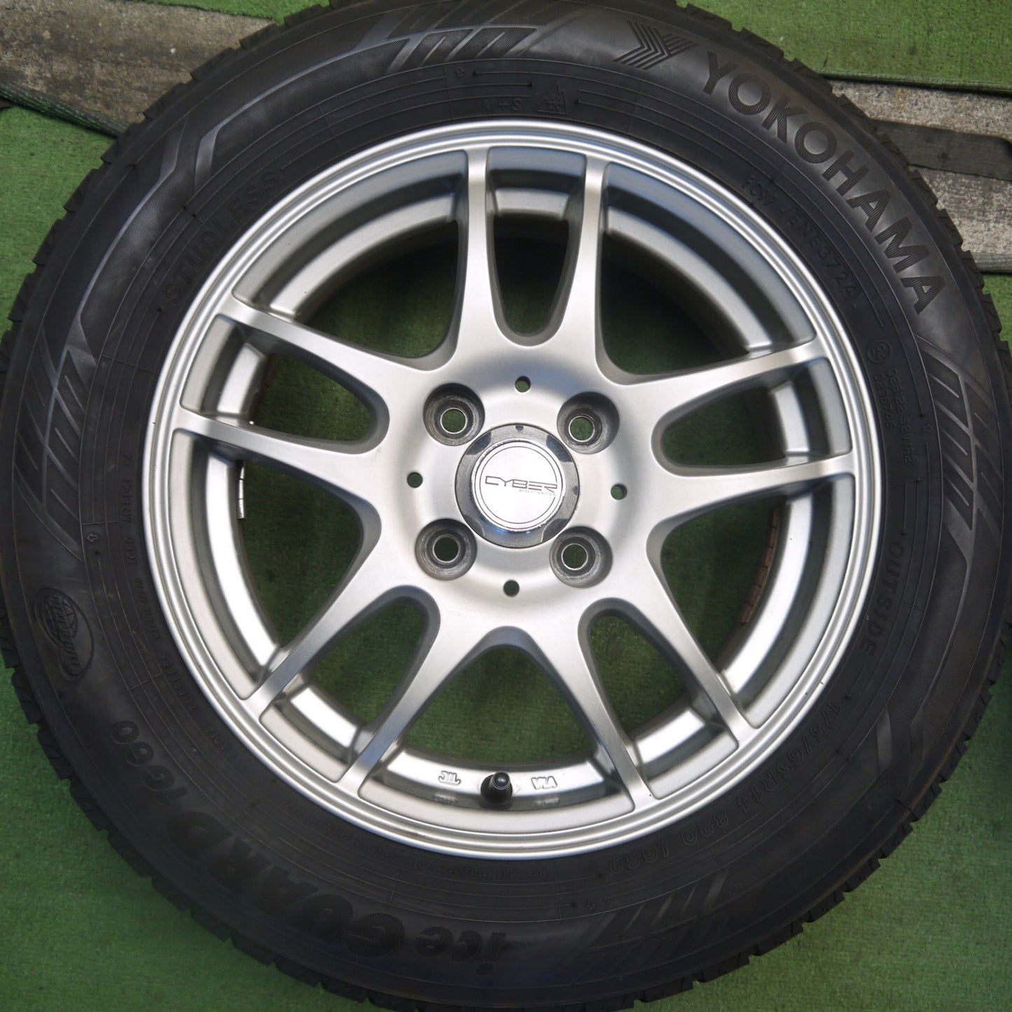 バリ溝！24年！9分◎スタッドレス 175/65R14 ヨコハマ アイスガード iG60 CYBER サイバー 14インチ PCD100/4H◎6083101Hス
