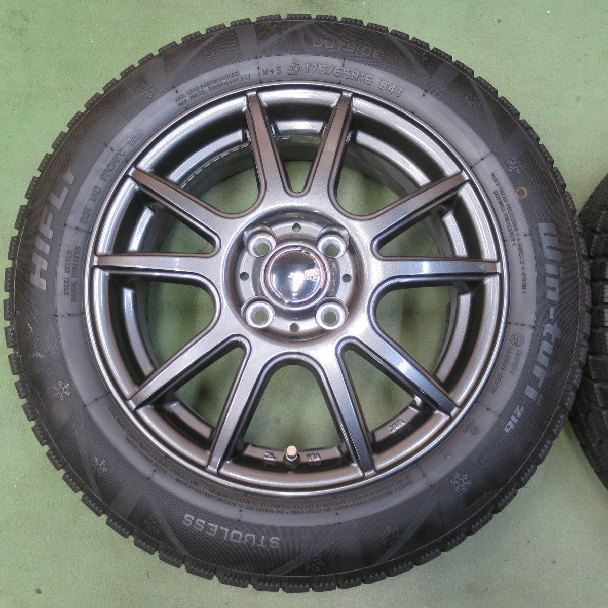 バリ溝！25年！キレイ！9.5分以上◎スタッドレス 175/65R15 ハイフライ Win-turi 216 EMBELY S10 エンベリー 15インチ PCD100/4H◎6093003イス