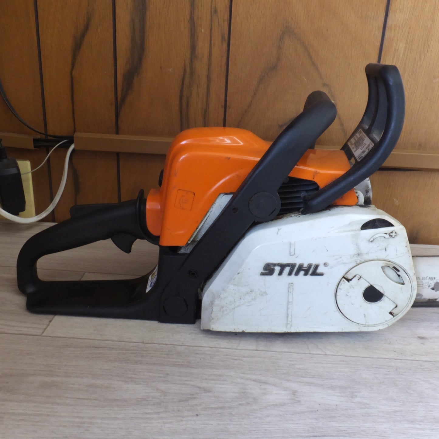 [送料無料] 岐阜発★スチール STIHL エンジンチェーンソー MS180C-BE 刃なし　3軸合成値 7.6m/s2　LWA 112dB★