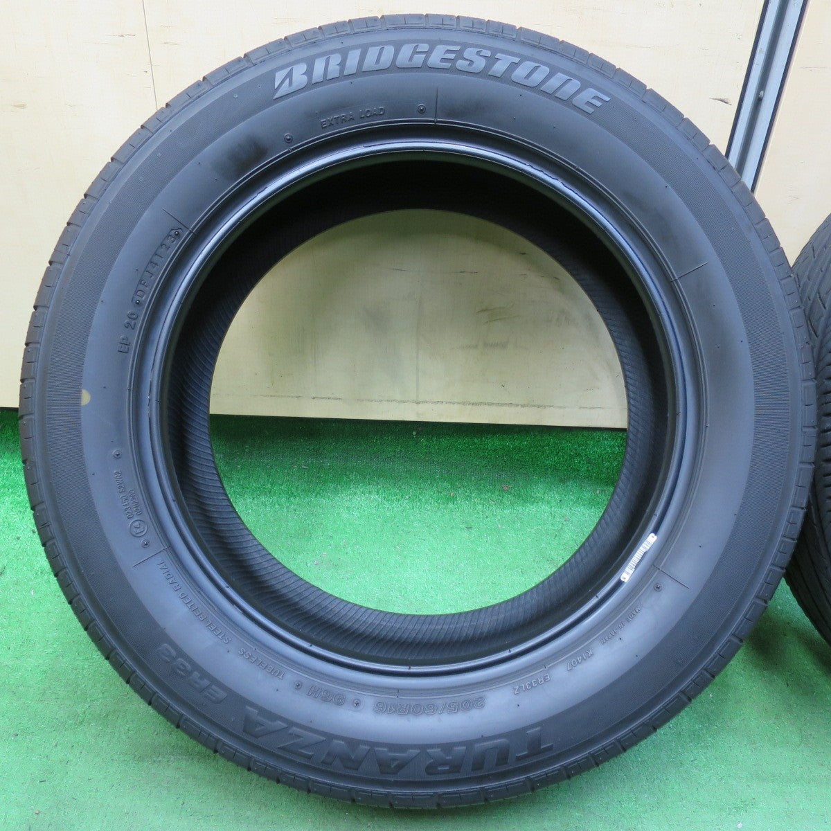 [送料無料] バリ溝！23年！9.5分★205/60R16 ブリヂストン トランザ ER33 タイヤ 16インチ ノア ヴォクシー ステップワゴン 等★4092411イノタ