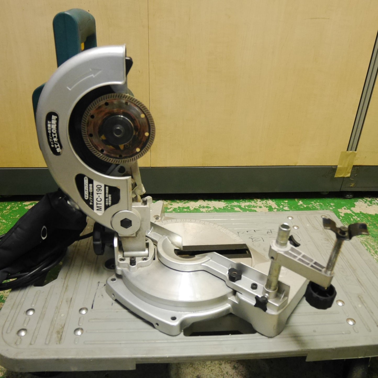 [送料無料] 付属品付き☆新興製作所 チップソー 切断機 MTC-190 電動 工具 卓上 丸ノコ 丸のこ マルノコ SHINKO☆