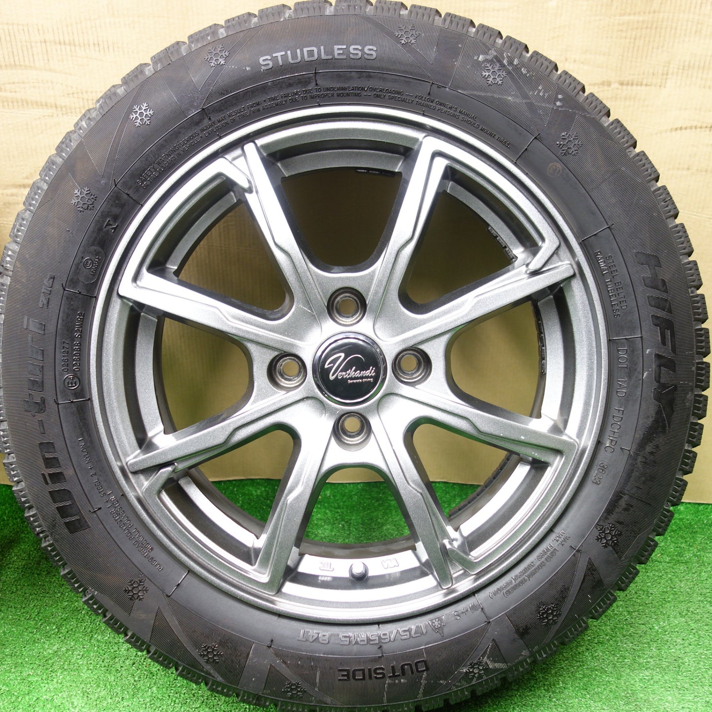 バリ溝！23年！キレイ！9.5分★スタッドレス 175/65R15 ハイフライ Win-turi 216 Varthandi ヴェルザンディ ヴェルサンディ 15インチ PCD100/4H★5120801KTス