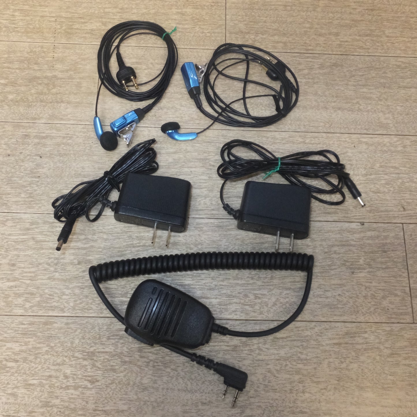 [送料無料] 現状品★アルインコ ALINCO 20ch 防沫型 特定小電力トランシーバー DJ-CH271 2個　充電器 EDC-182 2個　他 各種パーツ　セット★