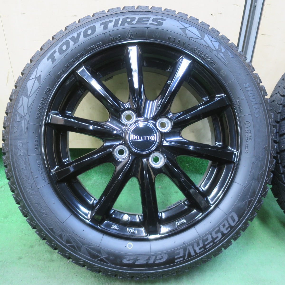 ほぼ未使用！22年！キレイ★スタッドレス 155/65R14 トーヨー オブザーブ GIZ2 DILETTO ディレット 14インチ PCD100/4H★6021302イス