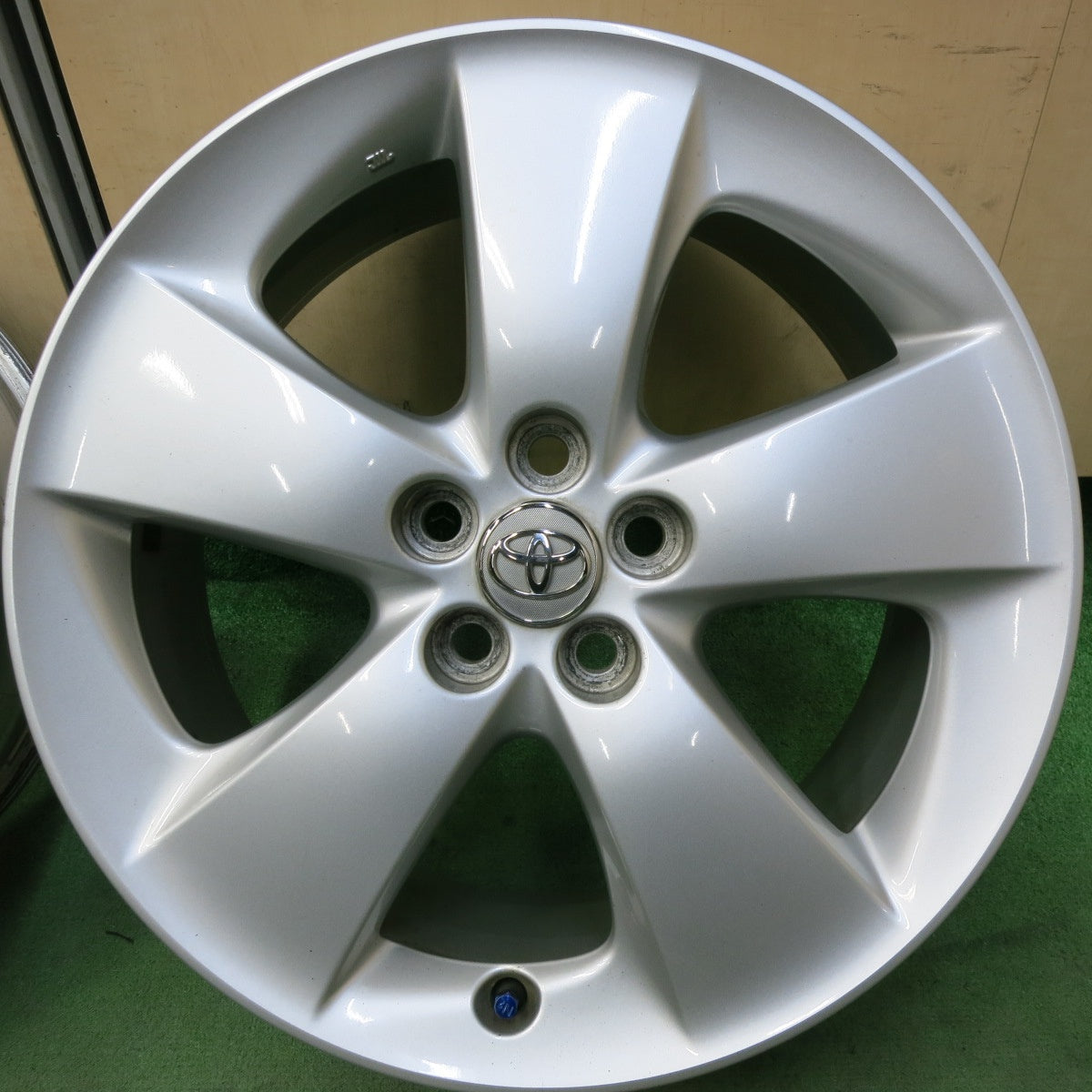キレイ★トヨタ 30系 プリウス S G ツーリング 純正 ホイール 17インチ 17×7J PCD100/5H★5051311SYホ