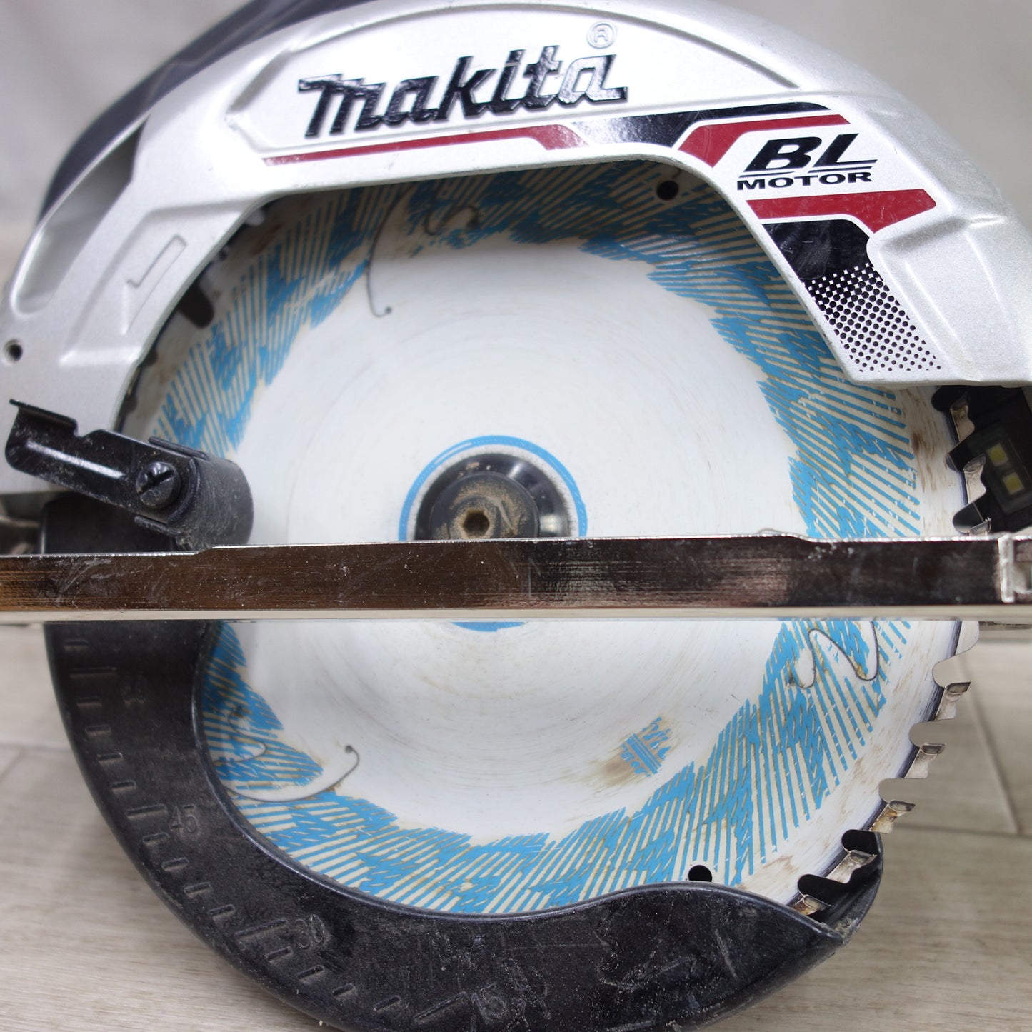 [送料無料] ◆マキタ 165mm 充電式 マルノコ HS631D 電動 工具 18V 本体のみ 丸ノコ 丸のこ 木工用 切断機 Makita◆