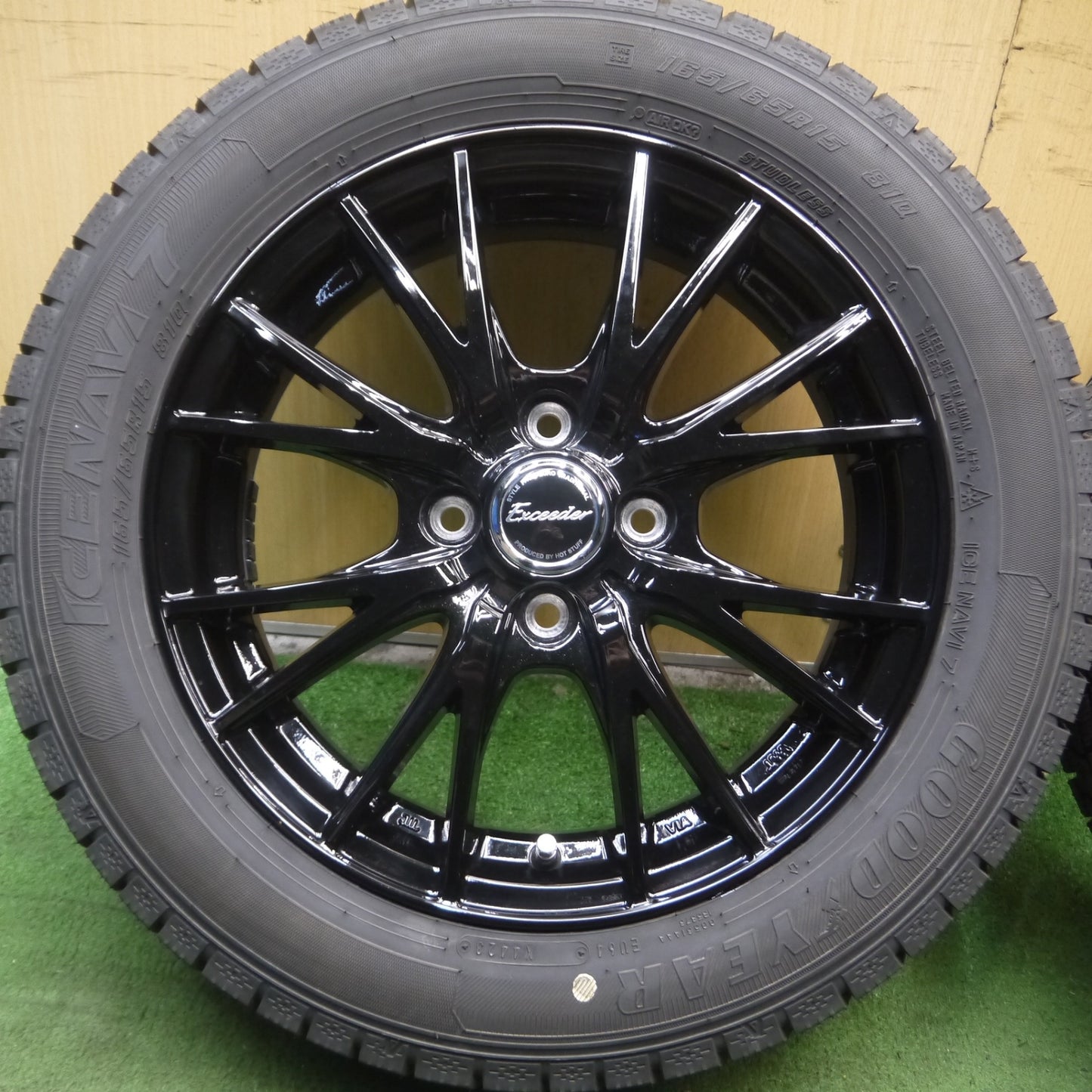 *送料無料* バリ溝！23年！綺麗！9.5分以上★スタッドレス 165/65R15 グッドイヤー アイスナビ7 Exceeder エクシーダー 15インチ PCD100/4H★4061006Hス