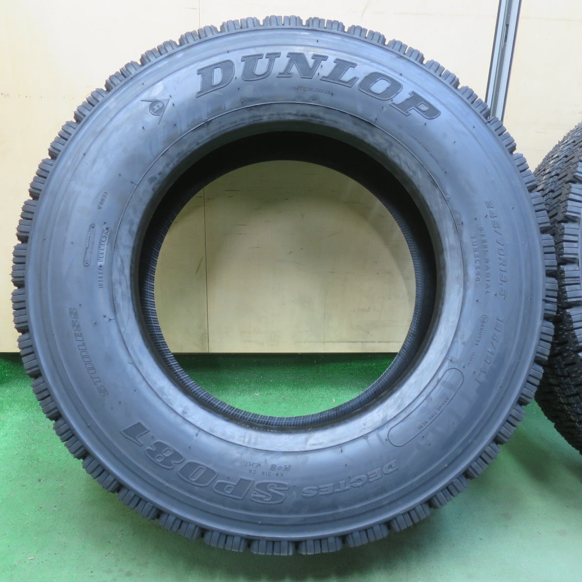 未使用！25年！2本★トラック タイヤ 245/70R19.5 136/134J スタッドレス ダンロップ デクテス SP081 DECTES 19.5インチ★6033002イスタ
