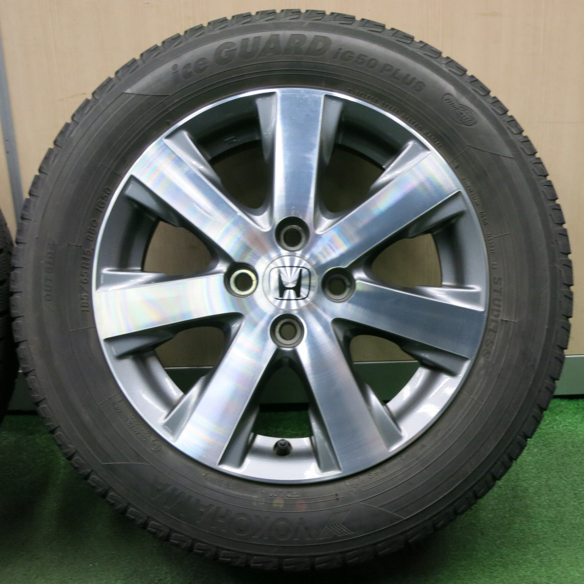 *送料無料* バリ溝！8.5分★ホンダ フリード 純正 185/65R15 スタッドレス ヨコハマ アイスガード iG50 プラス 15インチ PCD100/4H★4051801NJス