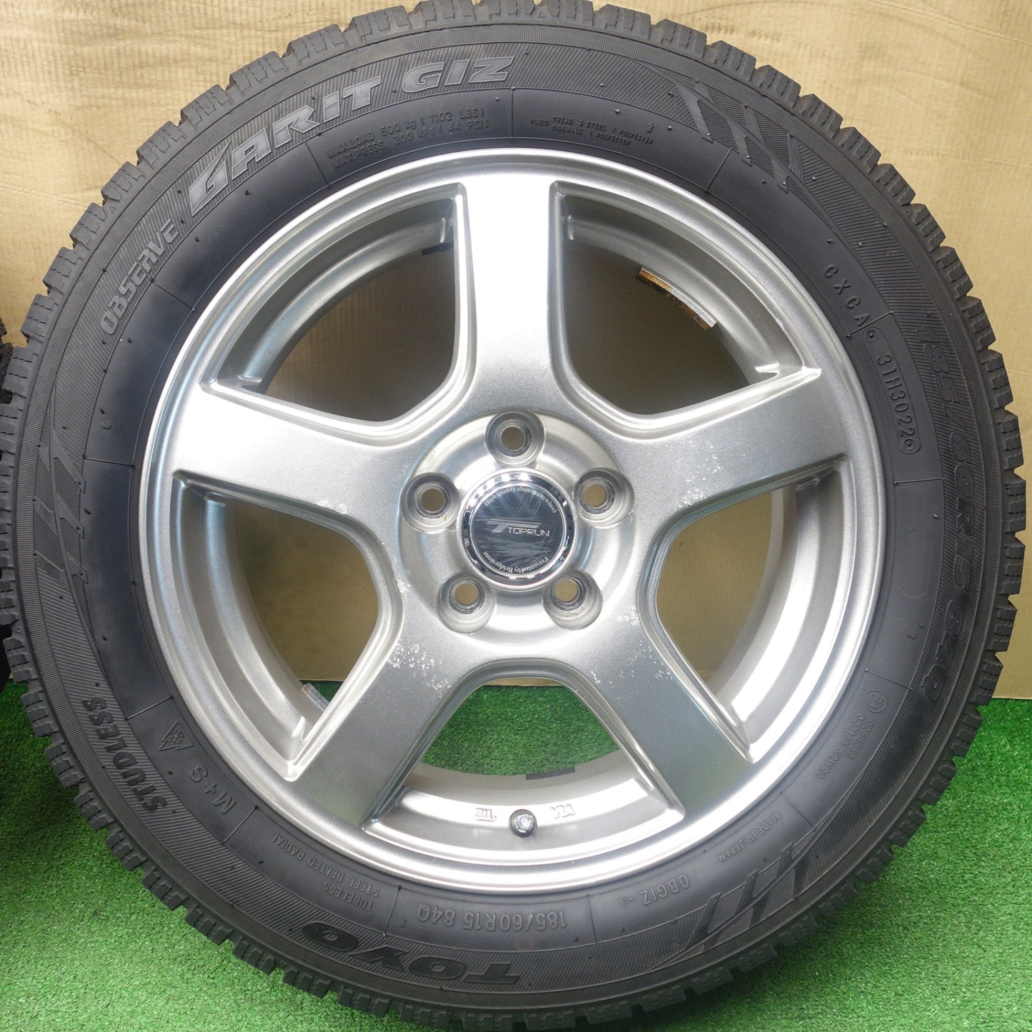 バリ溝！22年！9.5分★シエンタ 等 185/60R15 スタッドレス トーヨー オブザーブ ガリット GIZ TOPRUN トップラン 15インチ PCD100/5H★6020802KTス
