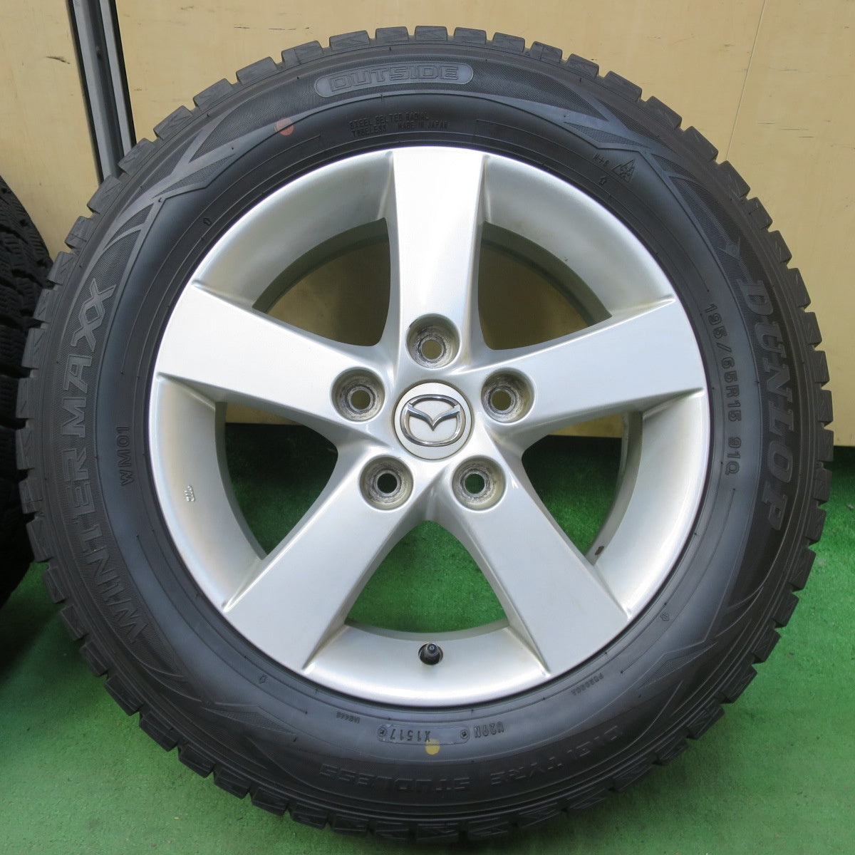 バリ溝！8.5分★マツダ プレマシー 純正 195/65R15 スタッドレス ダンロップ ウインターマックス WM01 15インチ PCD114.3/5H★5071603イス