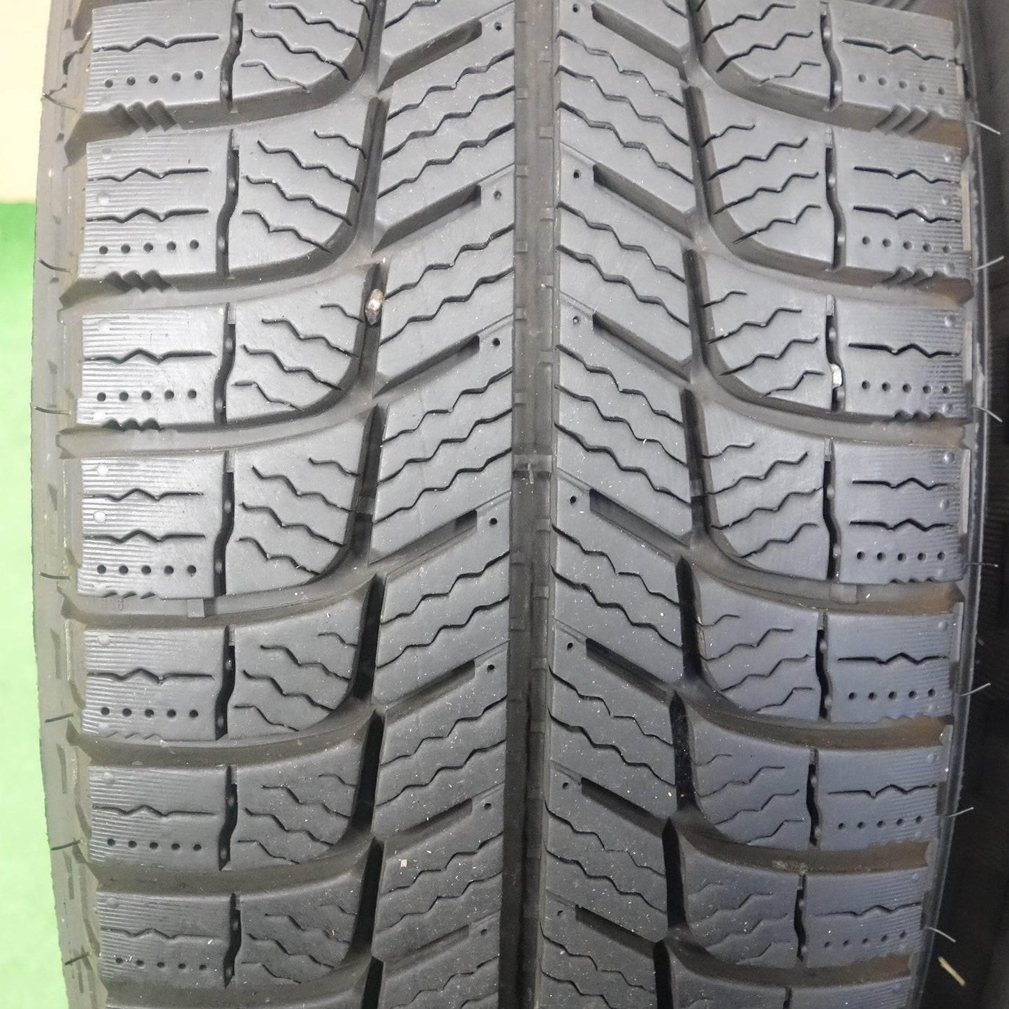 バリ溝！22年！キレイ！9.5分★スタッドレス 195/80R15 107/105R ミシュラン AGILIS X-ICE DIAVOLETTO VALERIO DV ディアヴォレット ヴァレリ 15インチ PCD139.7/6H★6041201KTス