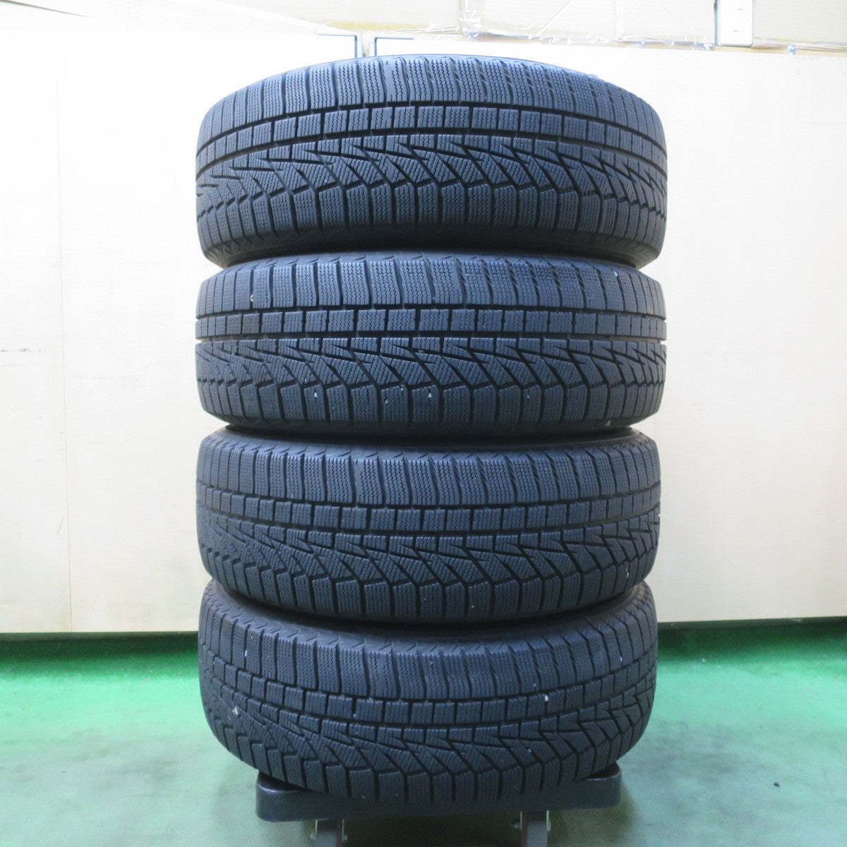 バリ溝！キレイ！9分★スタッドレス 205/60R16 ハンコック ウインター アイセプト IZ 2A TEAD テッド 16インチ PCD114.3/5H★6050520イス