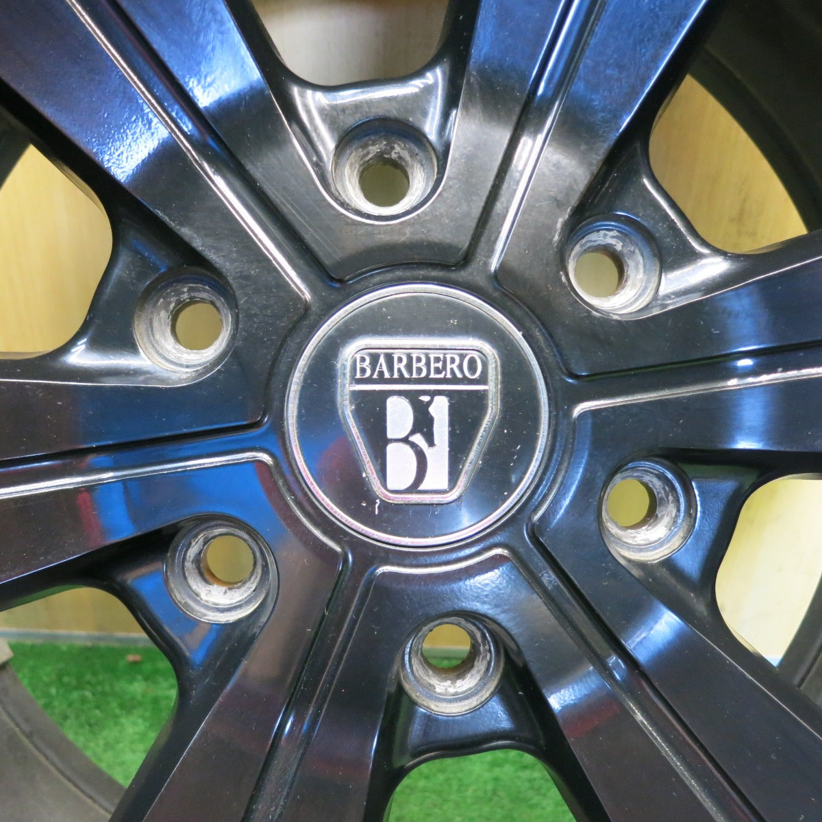 バリ溝！22年！9分★215/60R17 109/107R グッドイヤー イーグル #1 ナスカー BARBERO アーバングランデ バルベロ 17インチ PCD139.7/6H★6060401HAノ