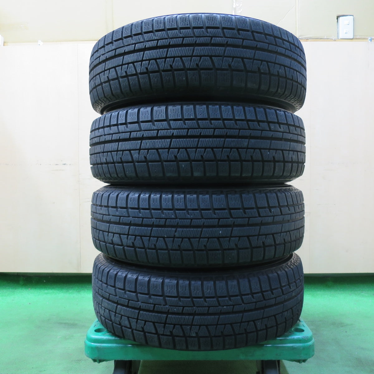 [送料無料] バリ溝！9分★スタッドレス 185/70R14 ヨコハマ アイスガード iG50 プラス LAYCEA レイシア 14インチ PCD100/4H★4102102イス