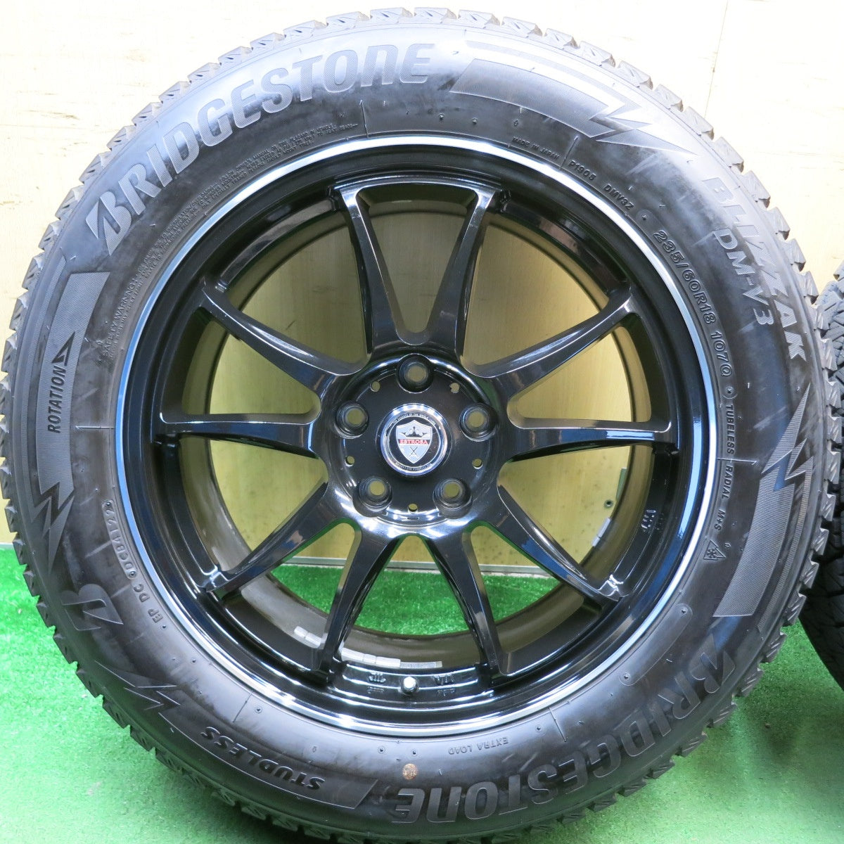 バリ溝！22年！キレイ！9.5分◎スタッドレス 235/60R18 ブリヂストン ブリザック DM-V3 ESTROSA エステローザ 18インチ PCD114.3/5H◎6081412HAス