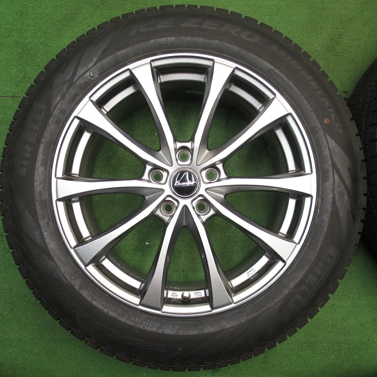 バリ溝！23年！キレイ！9.5分以上★スタッドレス 225/60R18 ピレリ アイスゼロ アシンメトリコ Exceeder エクシーダー 18インチ PCD114.3/5H★5052104NJス