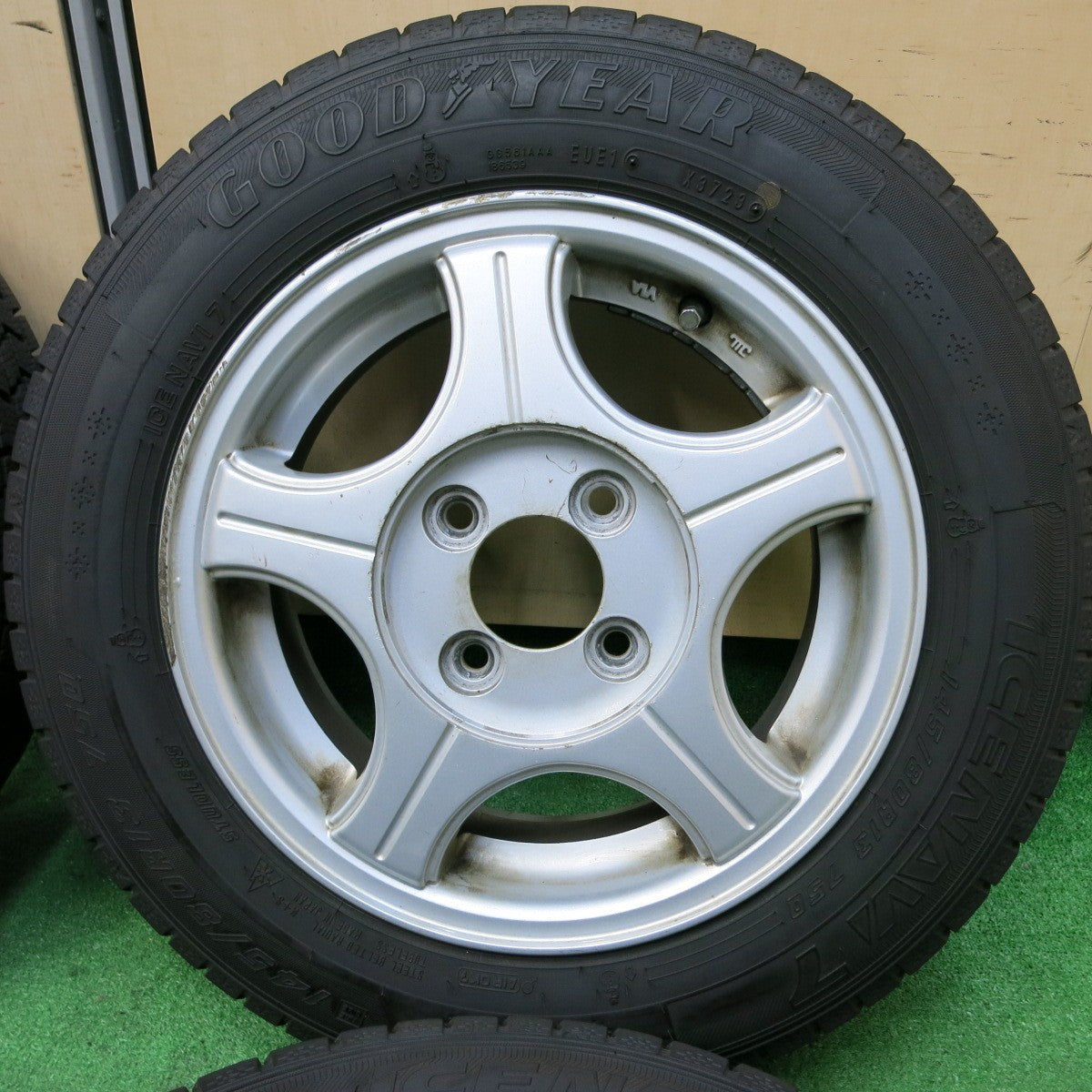 *送料無料* バリ溝！23年！9分★スタッドレス 145/80R13 グッドイヤー アイスナビ7 社外 アルミ 13インチ PCD100/4H★4072503SYス