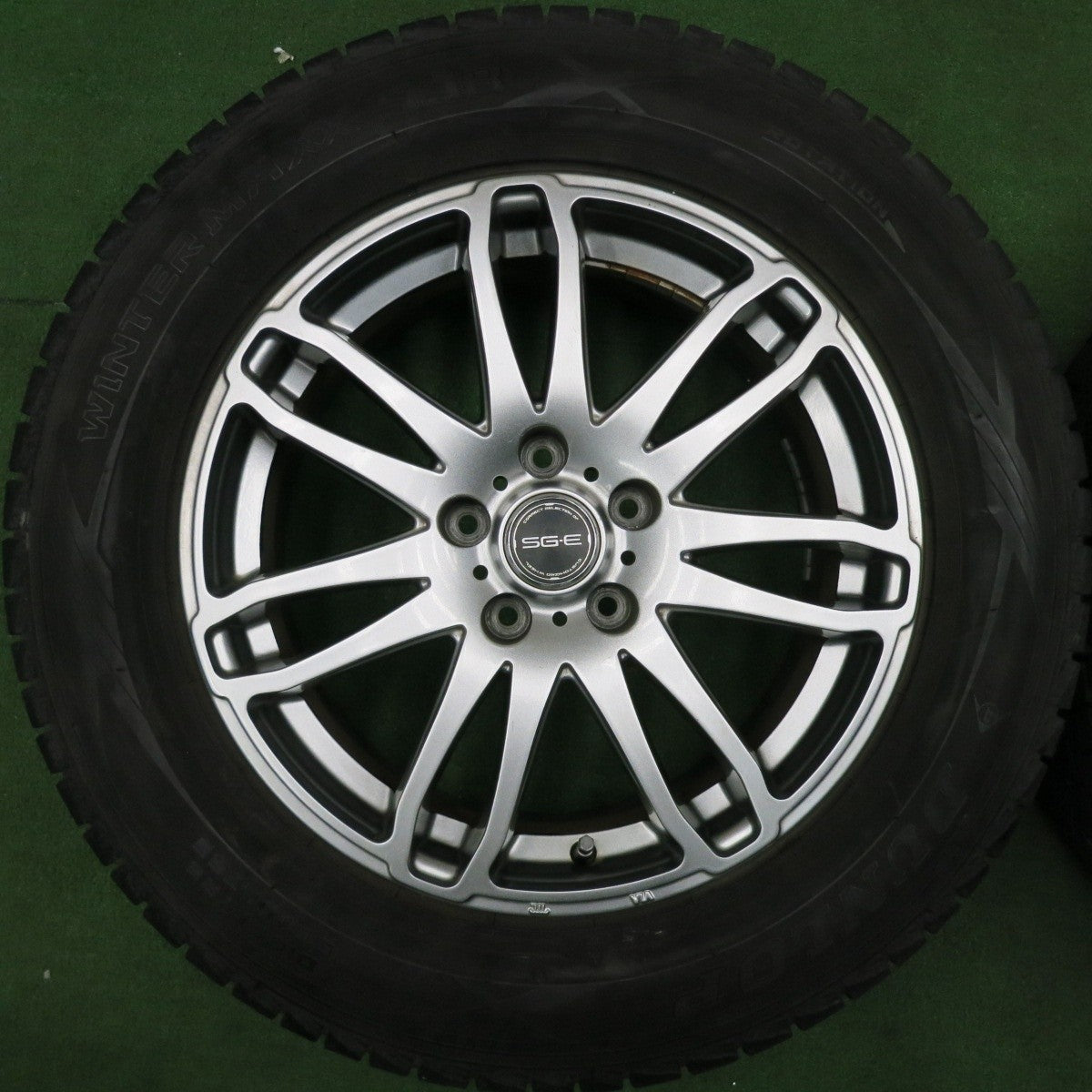 バリ溝！キレイ！9.5分★スタッドレス 225/65R17 ダンロップ ウインターマックス SJ8 SG-E 17インチ PCD114.3/5H★5012106NJス
