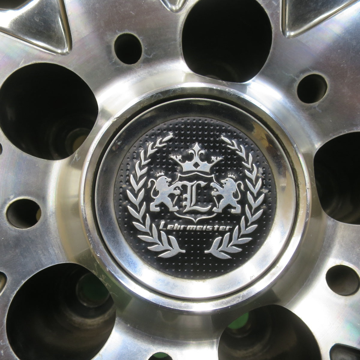 バリ溝！23年！9.5分★Lehrmeister NONINO 215/60R17 スタッドレス グッドイヤー アイスナビ7 レアマイスター ノニーノ 17インチ PCD114.3/5H★6010604イス