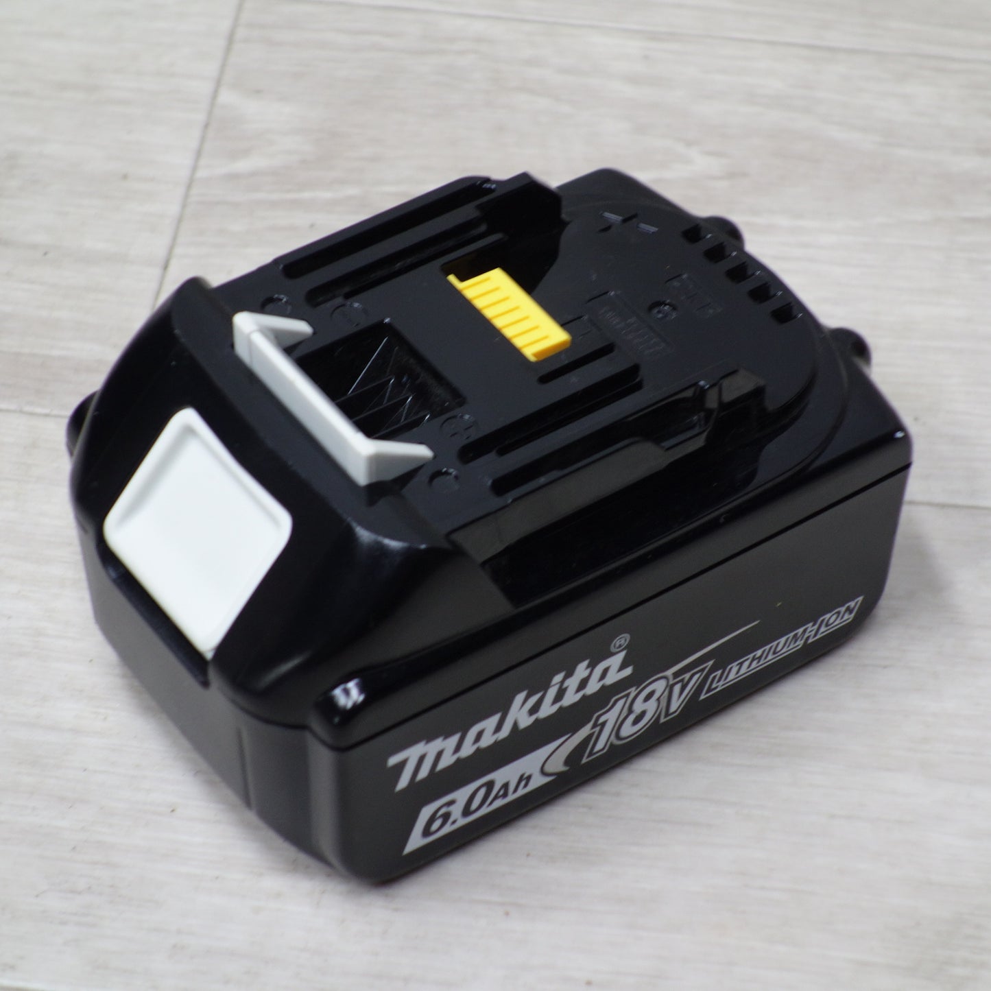 [送料無料] キレイ!バッテリー2個◆マキタ 充電式 インパクト ドライバ 18V TD171D 充電器 ケース付き 電動 工具◆