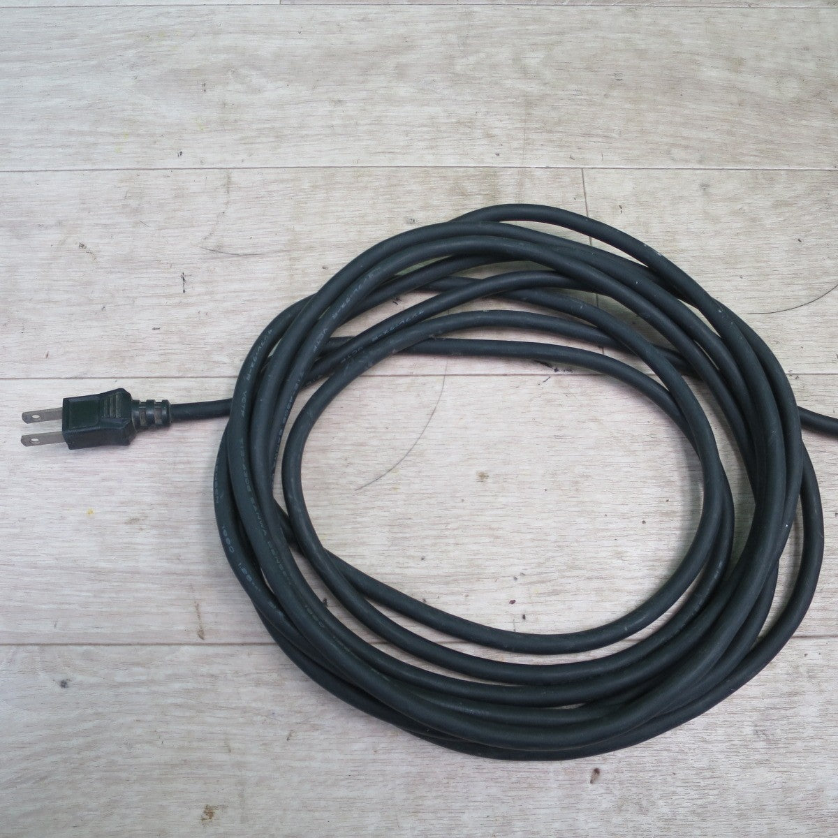 [送料無料] ☆新ダイワ 防塵 マルノコ B7N 電動 工具 切断機 カッター 防じん 丸鋸 丸のこ 丸ノコ☆