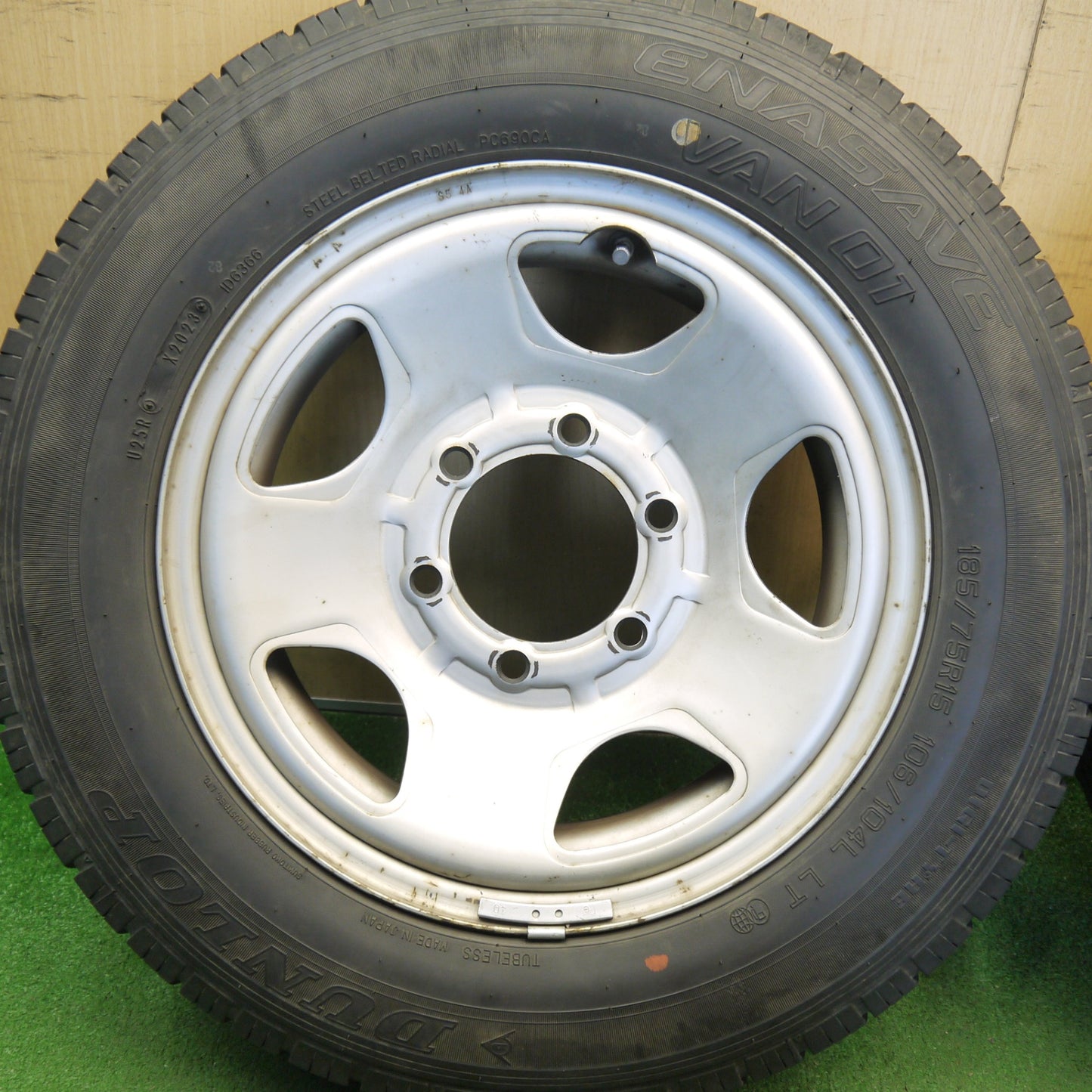 バリ溝！23年！9.5分★185/75R15 106/104L ダンロップ エナセーブ VAN01 スチール ホイール 15インチ PCD139.7/6H★6042106Hノ