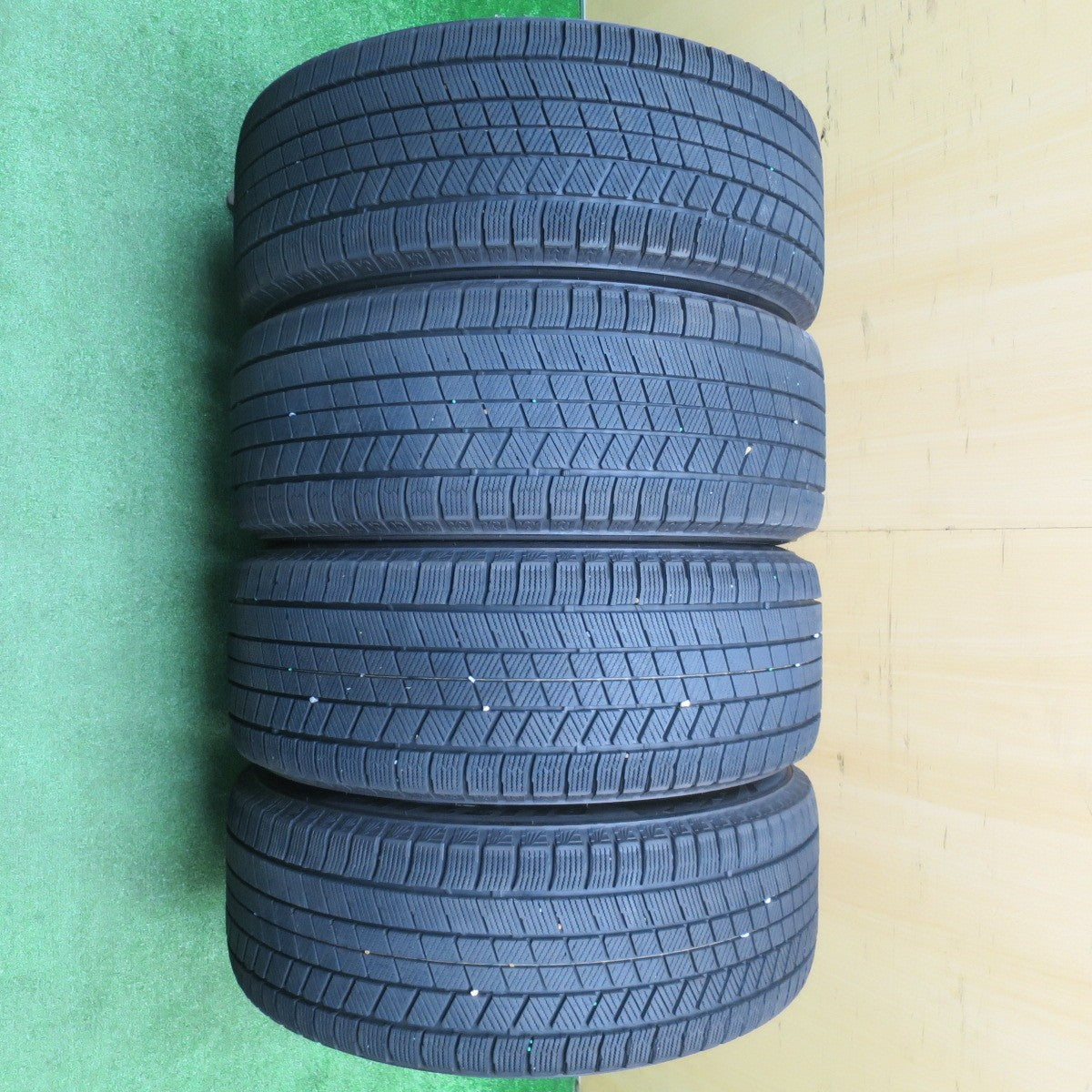 バリ溝！21年！キレイ！9.5分★BMW 等 MAK LUFT FF 225/55R17 スタッドレス ブリヂストン ブリザック VRX3 MFF ルフトFF 17インチ PCD112/5H★5111311NJス