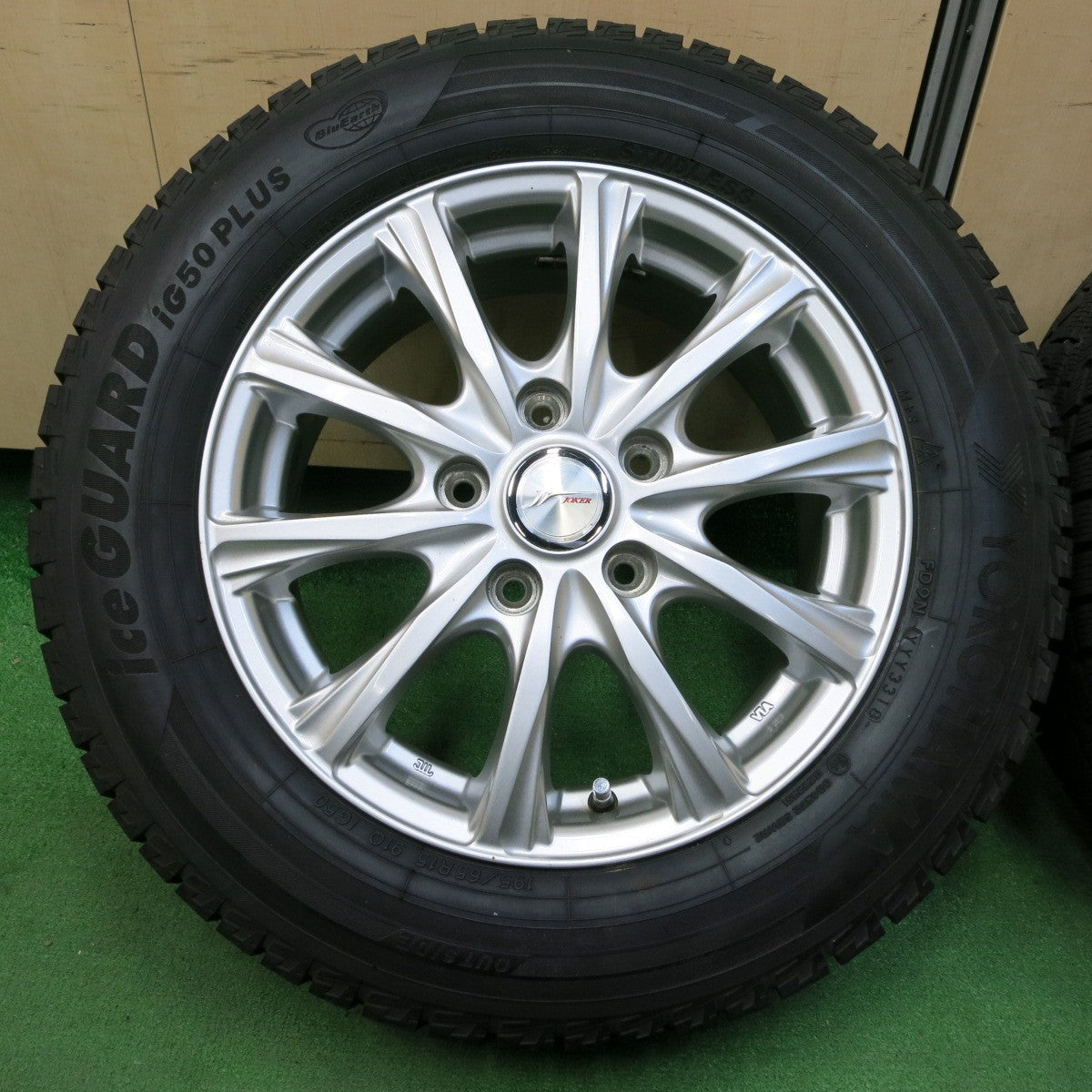 *送料無料* バリ溝！キレイ！ほぼ10分★スタッドレス 195/65R15 ヨコハマ アイスガード iG50 プラス JOKER ジョーカー 15インチ PCD114.3/5H★4050108イス