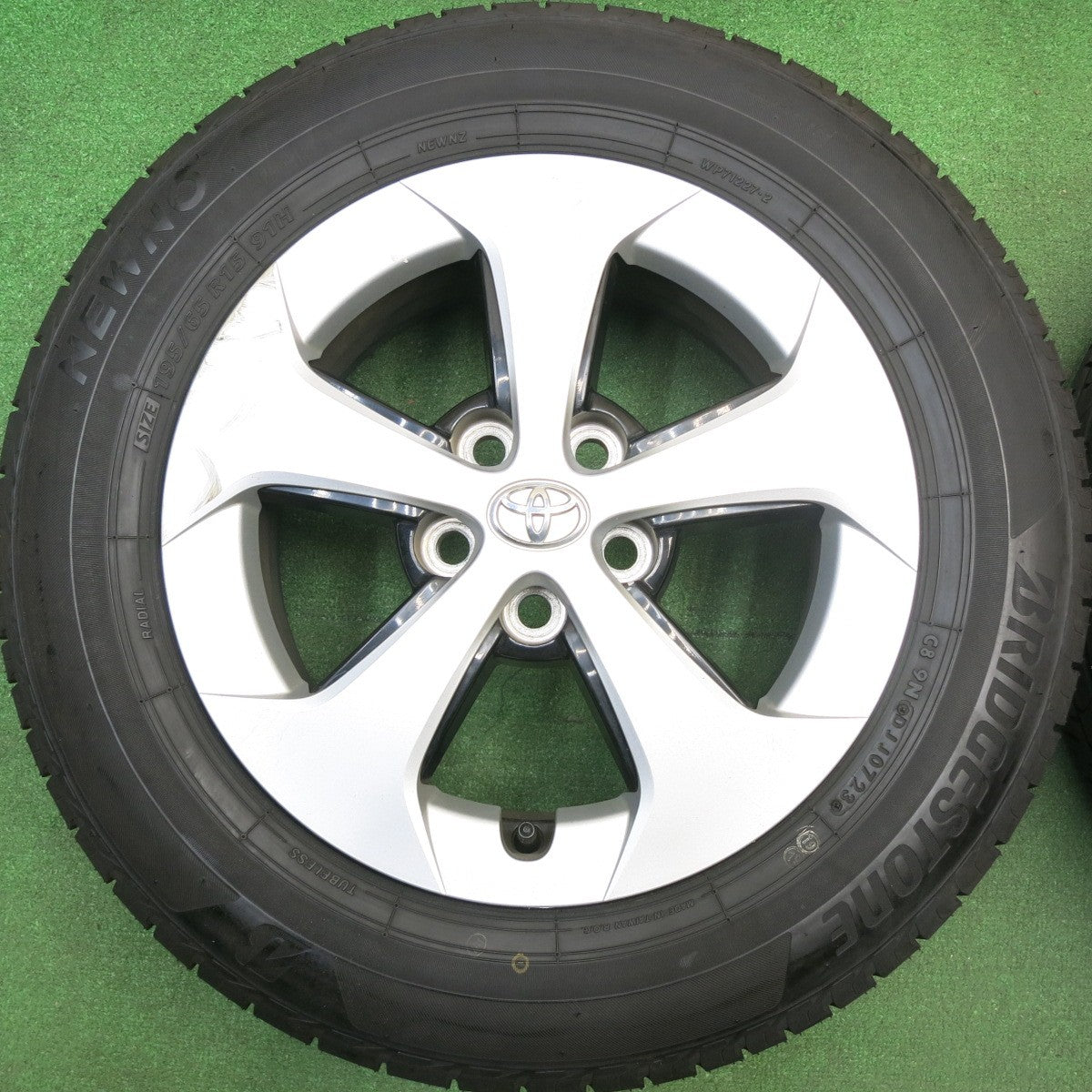 ほぼ未使用！23年★トヨタ 30系 プリウス 純正 195/65R15 ブリヂストン NEWNO ニューノ 15インチ PCD100/5H★6012515HAノ